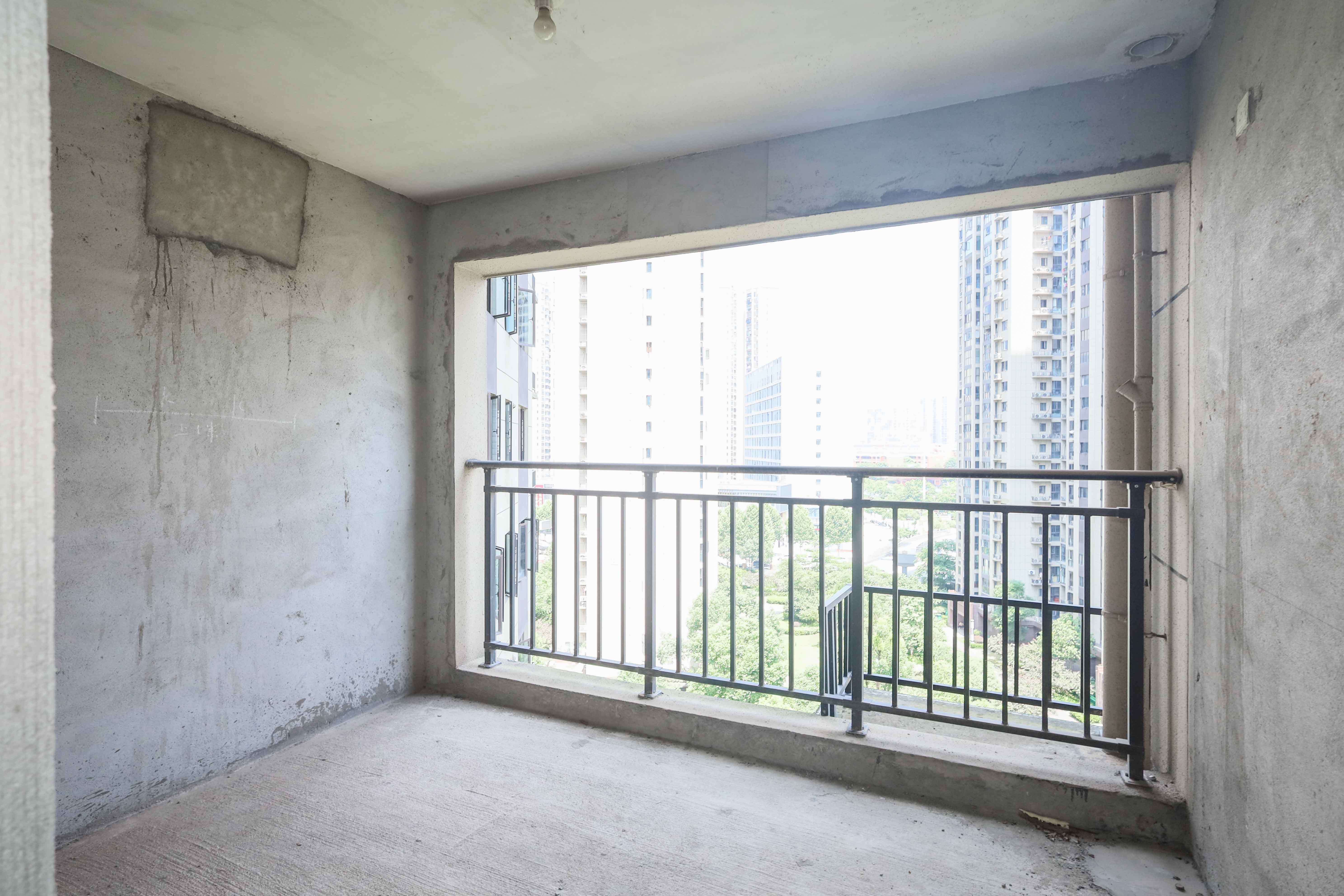 中国铁建梅溪青秀二期  4室2厅2卫   230.00万卧室