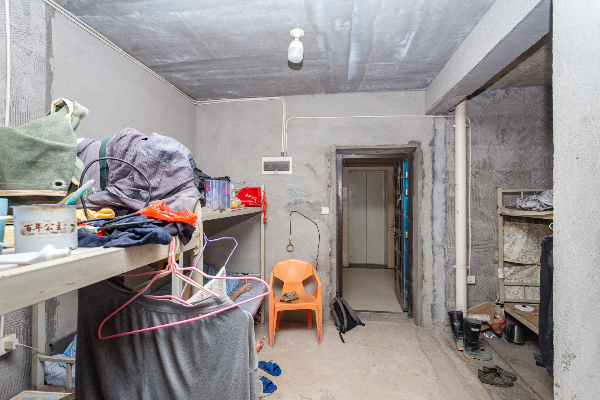 嘉宇银杉(嘉宇西苑) 3室2厅1卫 72.0万 嘉宇银杉(嘉宇西苑) 3室2厅1卫 72.0万客厅