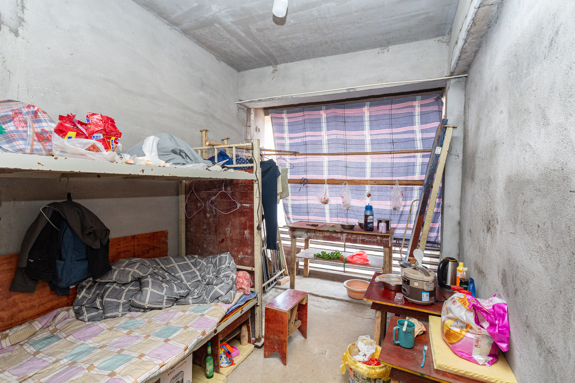 嘉宇银杉(嘉宇西苑) 3室2厅1卫 72.0万 嘉宇银杉(嘉宇西苑) 3室2厅1卫 72.0万卧室