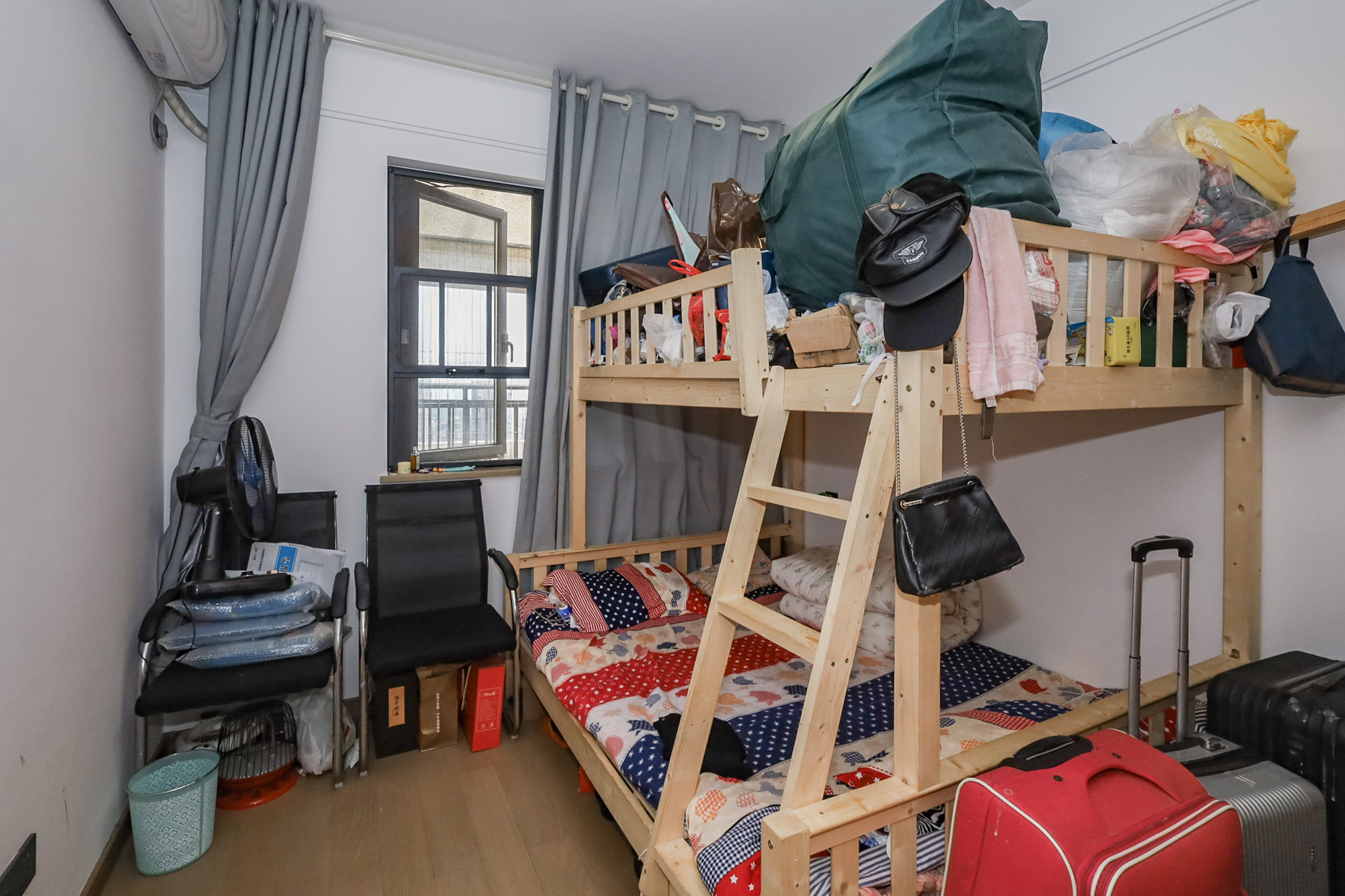 北辰时光里 3室2厅2卫 175.0万 北辰时光里 3室2厅2卫 175.0万卧室