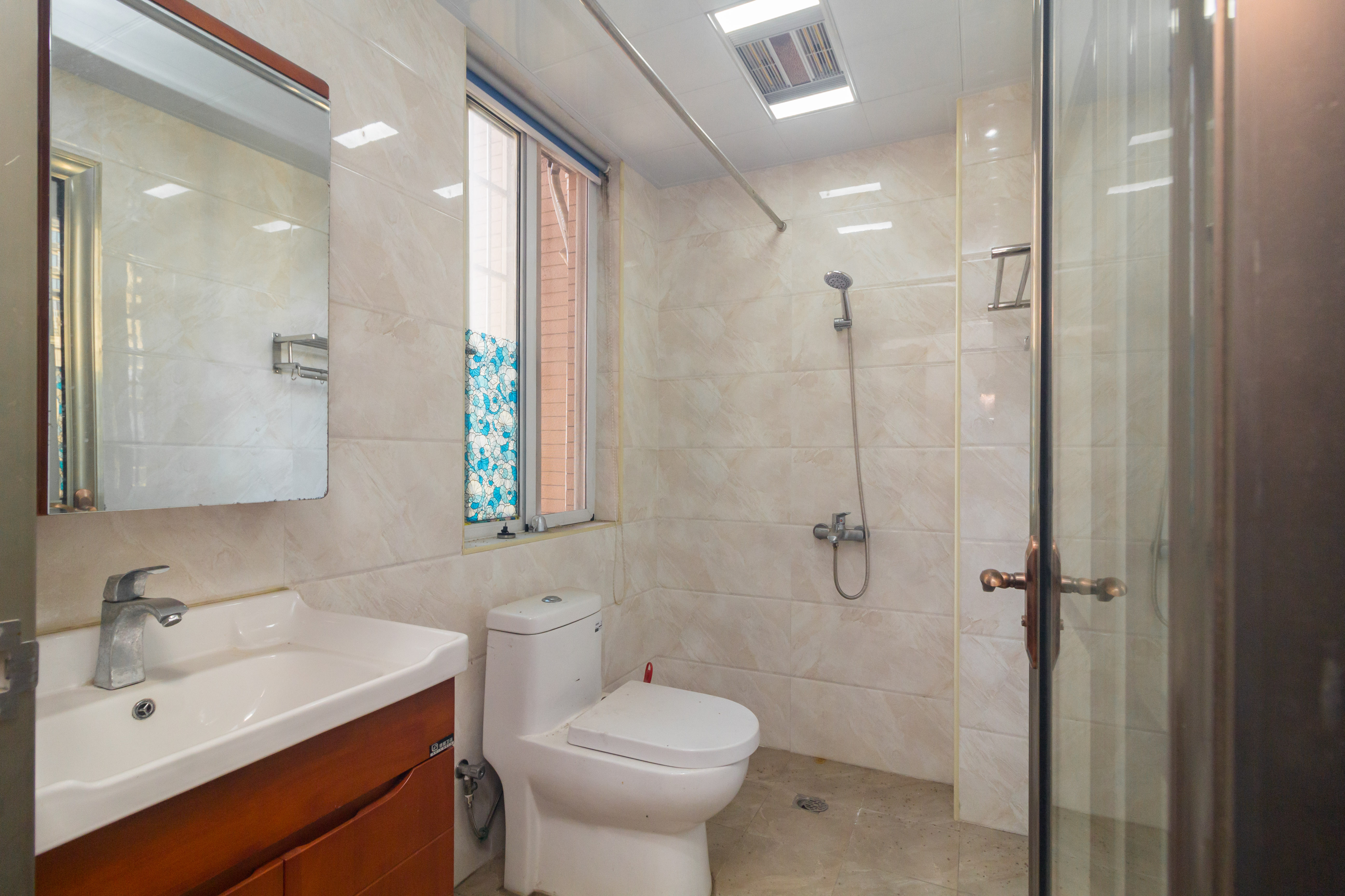 豪庭(江城豪庭) 3室2厅2卫 97.0万 豪庭(江城豪庭) 3室2厅2卫 97.0万卫生间