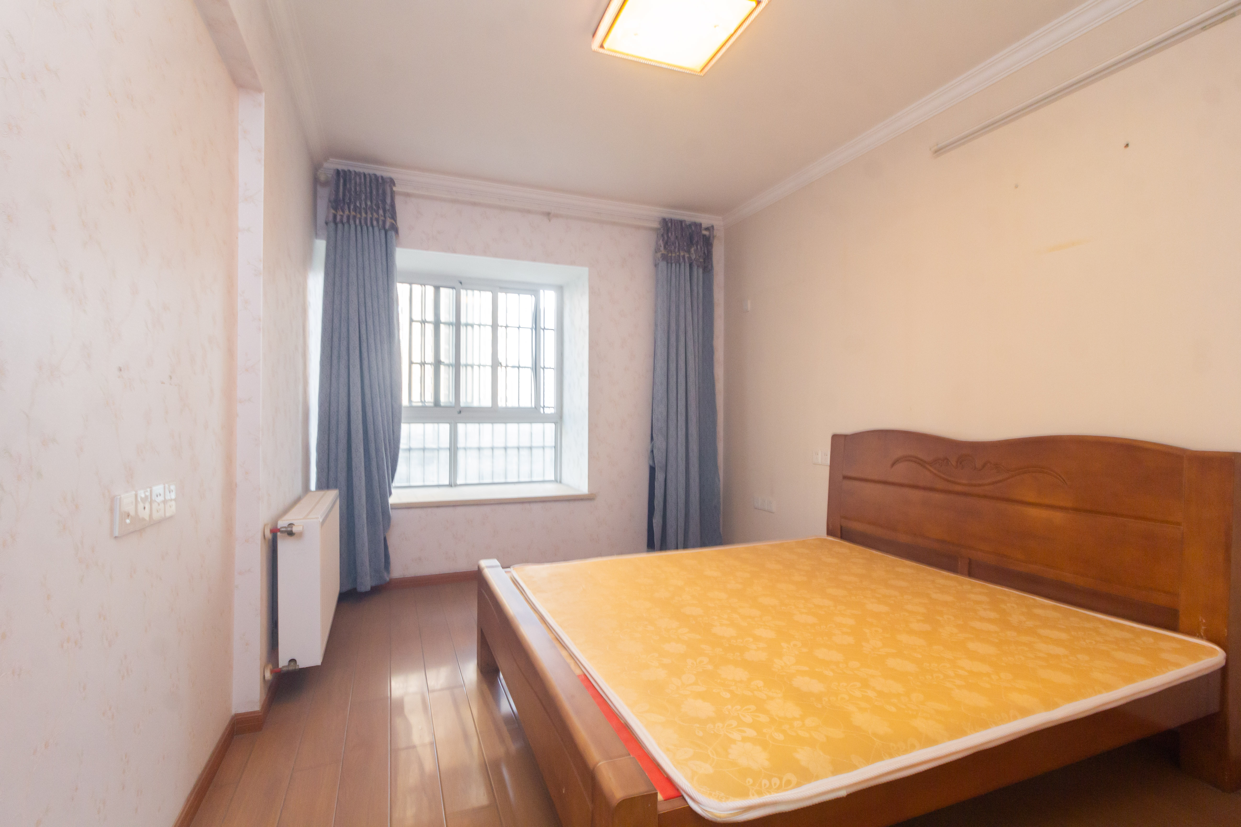 豪庭(江城豪庭) 3室2厅2卫 97.0万 豪庭(江城豪庭) 3室2厅2卫 97.0万卧室