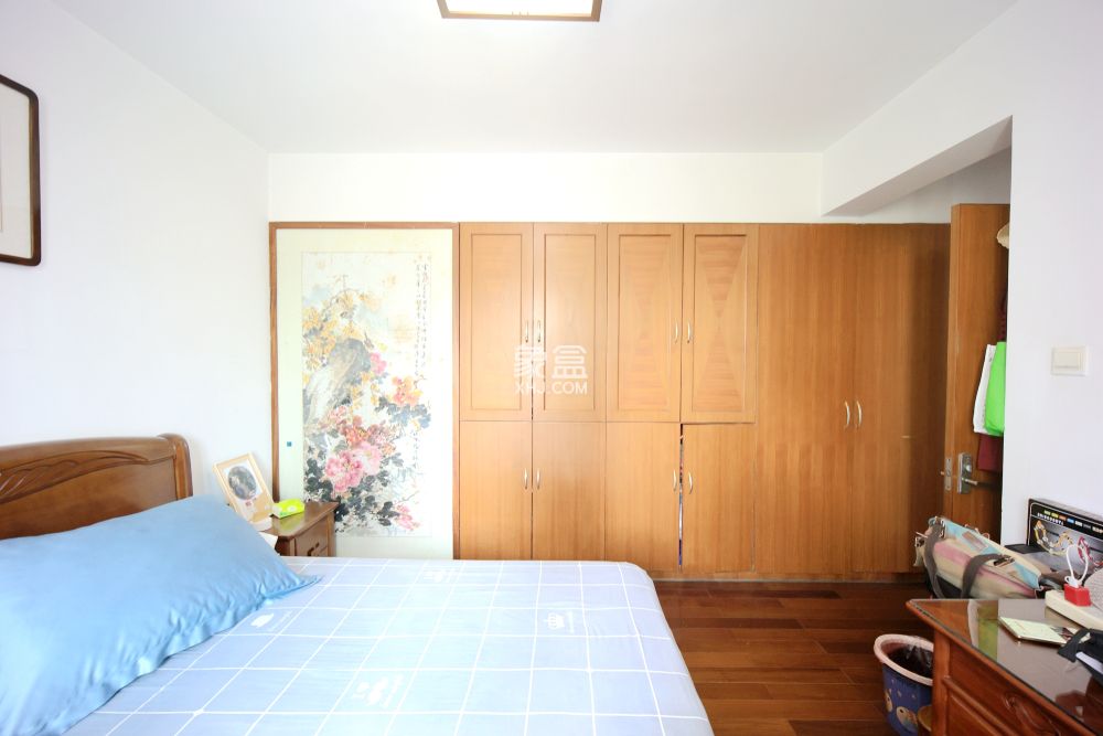海利宿舍  4室2廳2衛(wèi)   200.00萬(wàn)