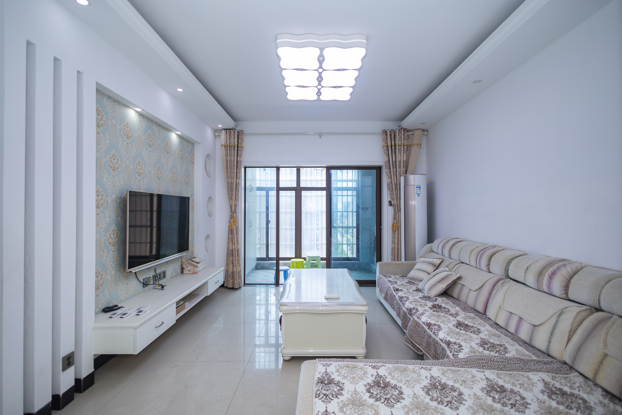 湖湾世景 3室2厅1卫 74.8万 湖湾世景 3室2厅1卫 74.8万客厅