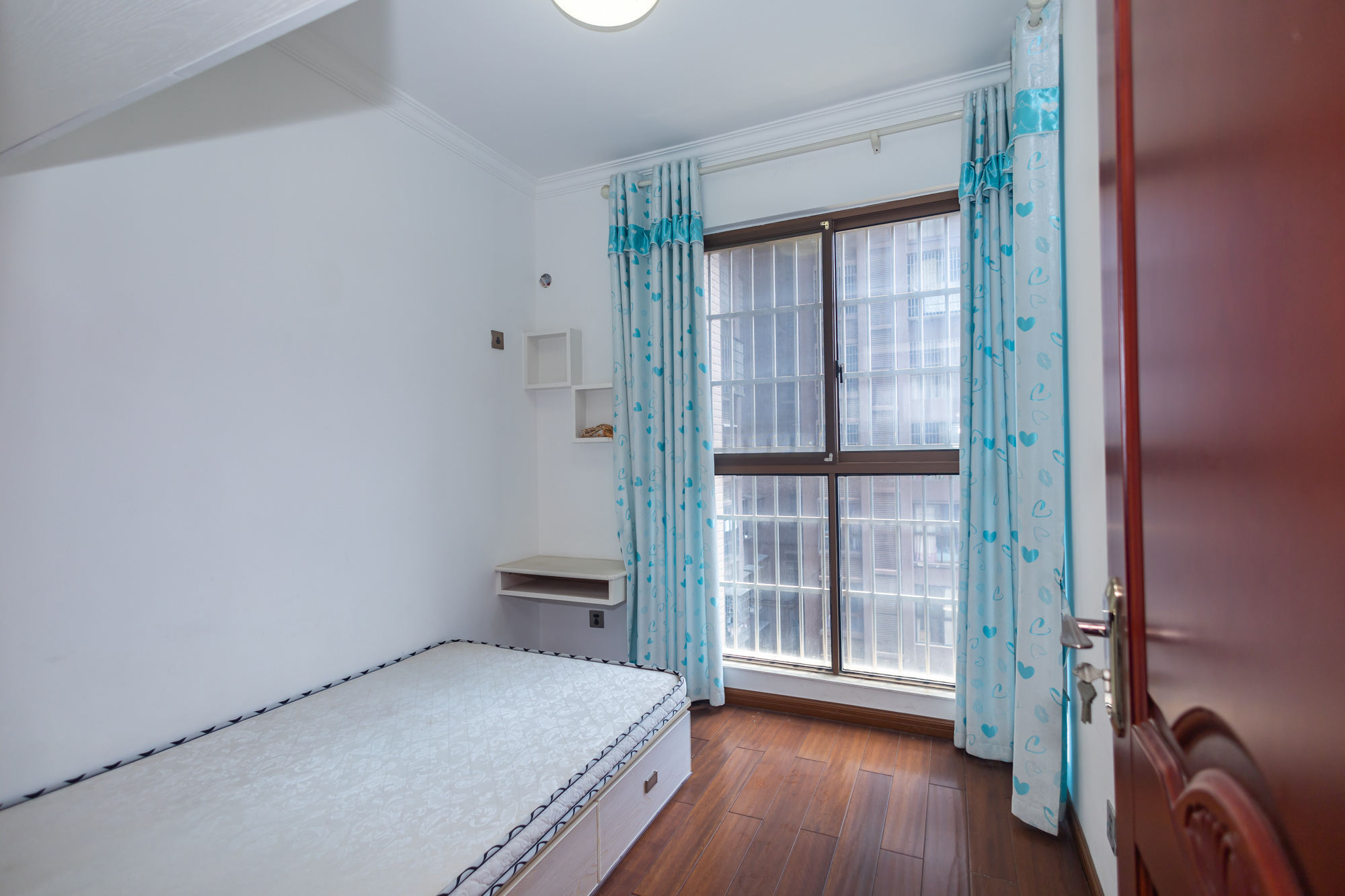 湖湾世景 3室2厅1卫 74.8万 湖湾世景 3室2厅1卫 74.8万卧室