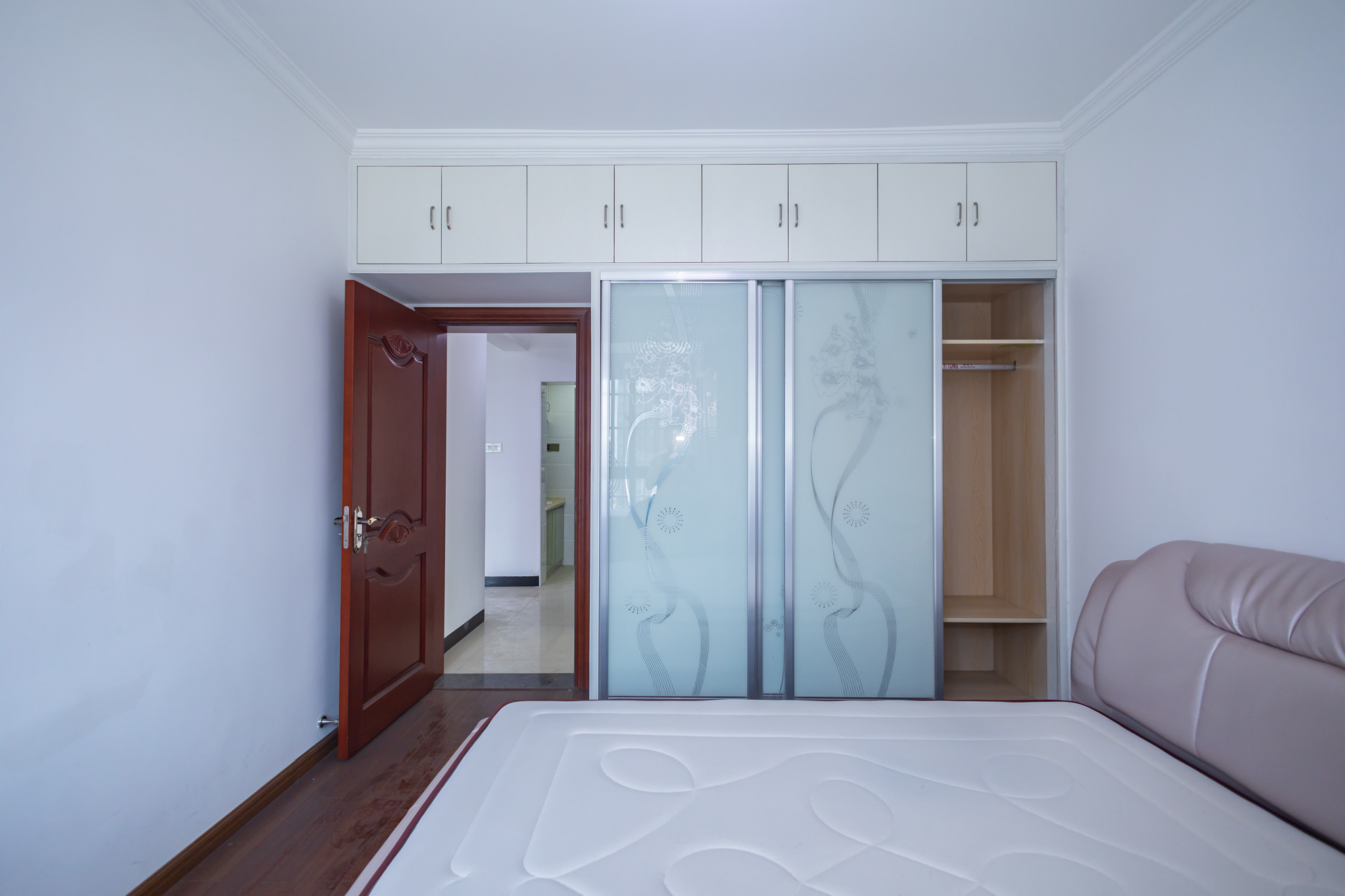 湖湾世景 3室2厅1卫 74.8万 湖湾世景 3室2厅1卫 74.8万卧室