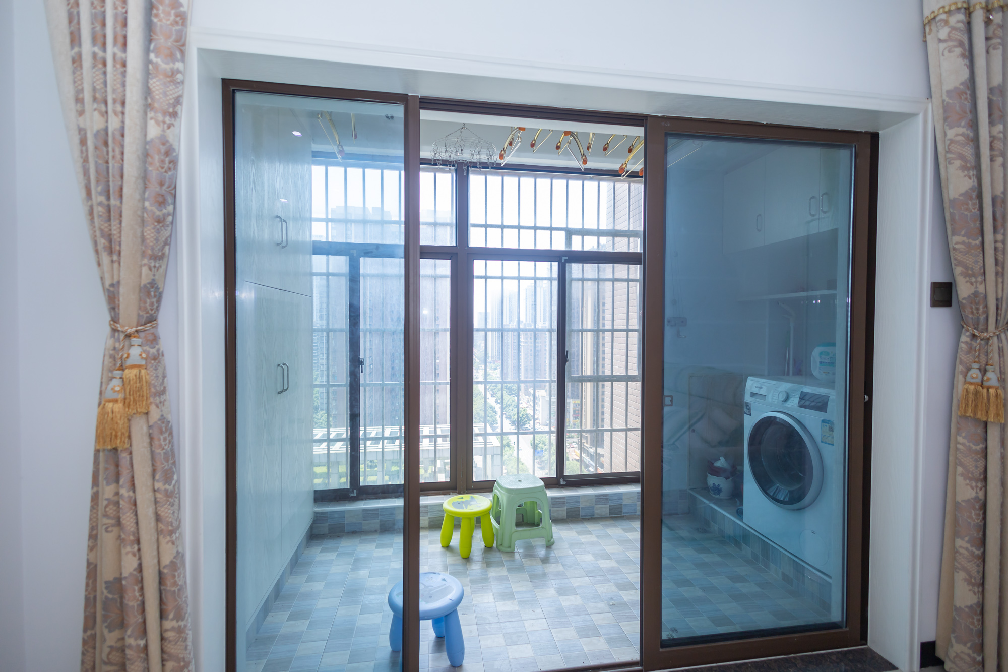 湖湾世景 3室2厅1卫 74.8万 湖湾世景 3室2厅1卫 74.8万阳台