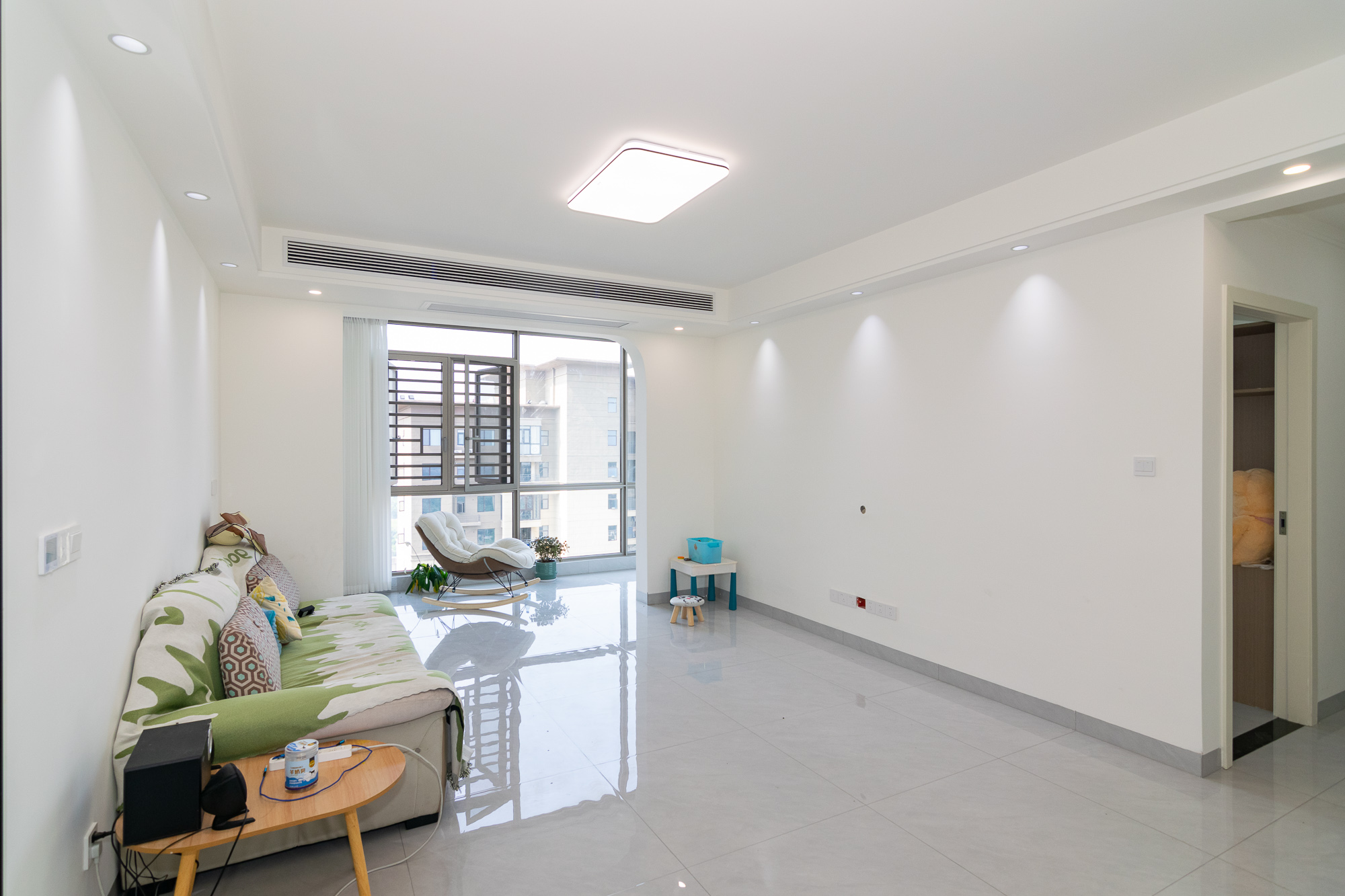 大汉汉府一期 4室2厅2卫 102.0万 大汉汉府一期 4室2厅2卫 102.0万客厅