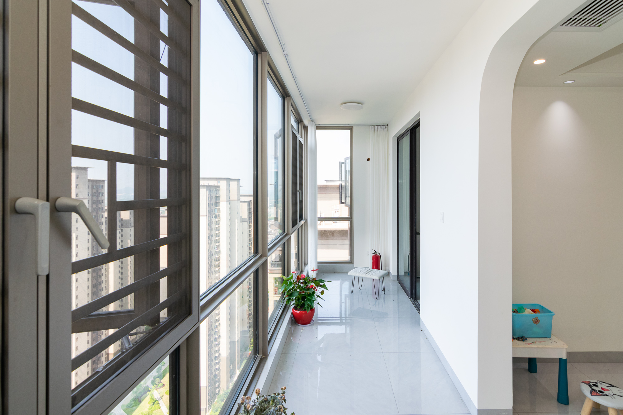 大汉汉府一期 4室2厅2卫 102.0万 大汉汉府一期 4室2厅2卫 102.0万阳台