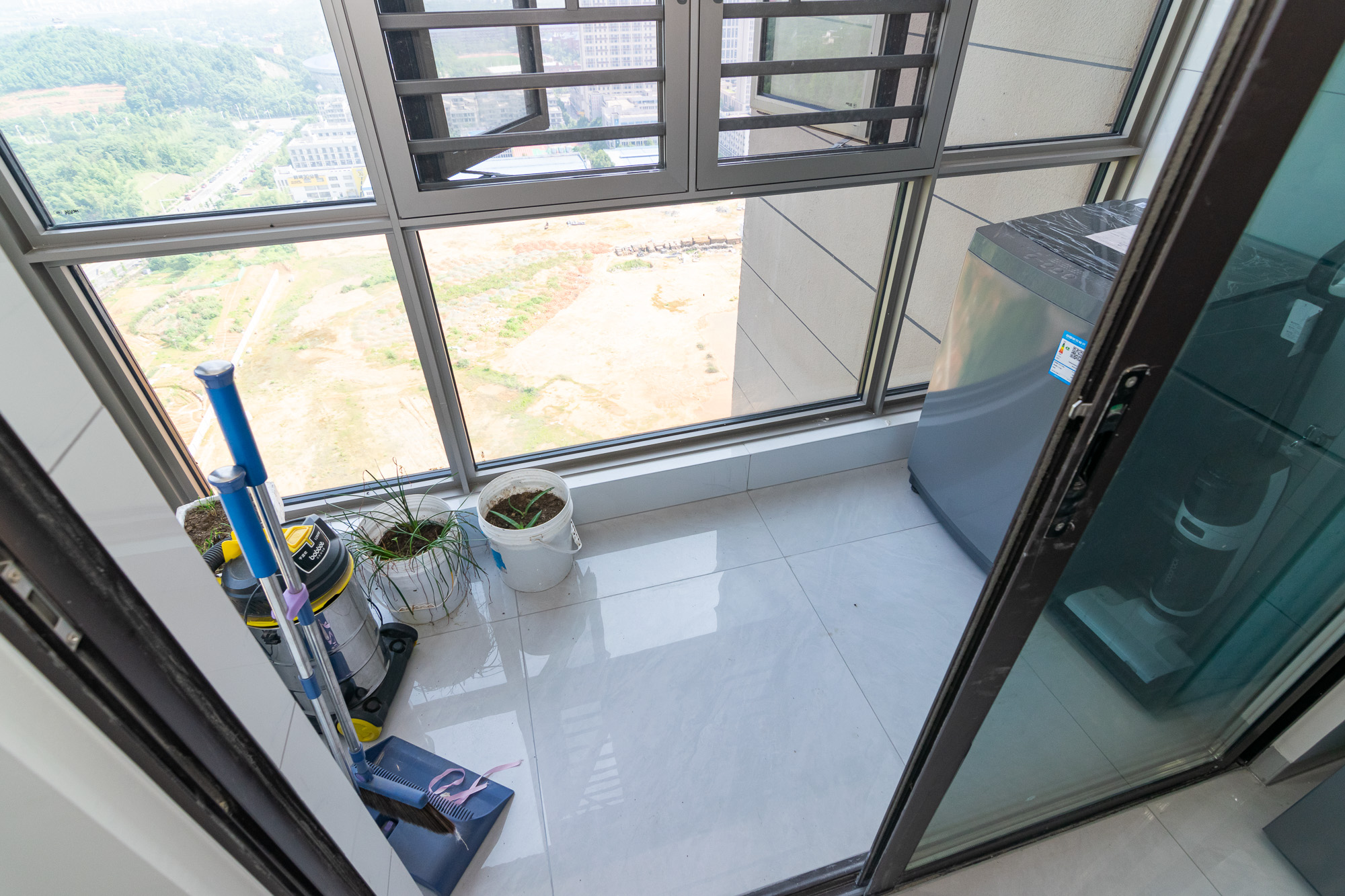 大汉汉府一期 4室2厅2卫 102.0万 大汉汉府一期 4室2厅2卫 102.0万阳台