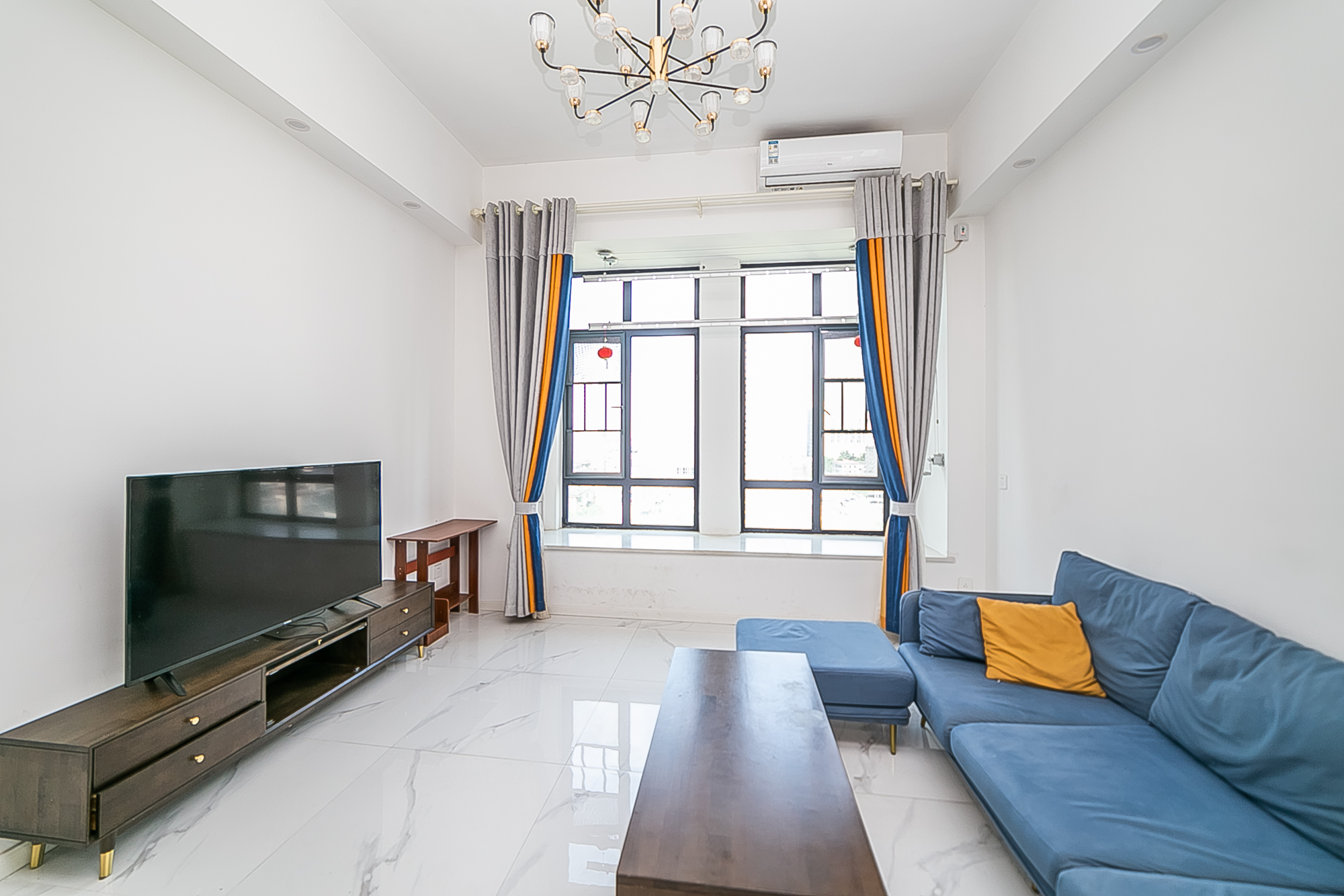 荣悦台  1室1厅1卫    38.0万 荣悦台  1室1厅1卫    38.0万客厅