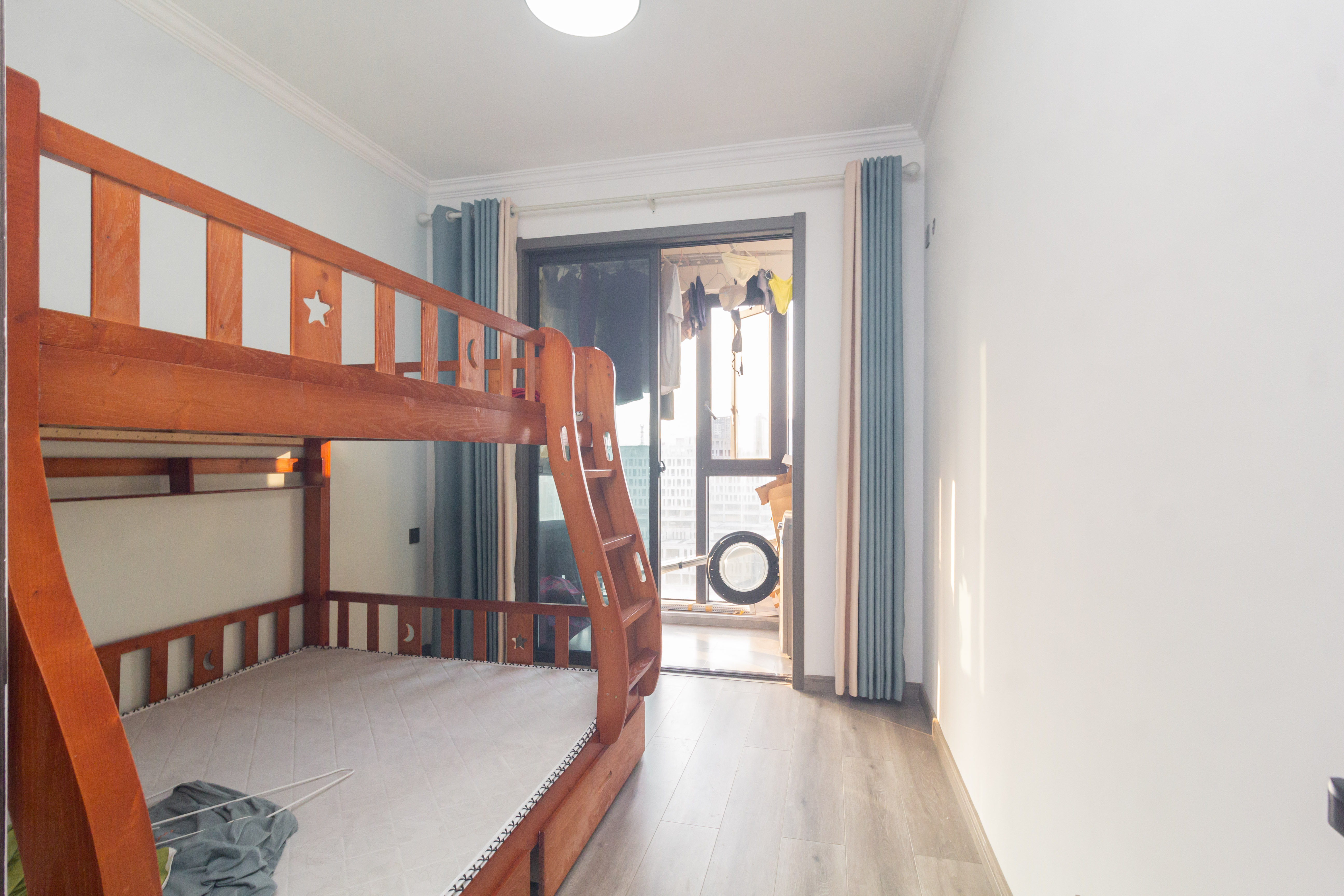 福天星中心(福天星雅苑)  3室2厅2卫    99.0万 福天星中心(福天星雅苑)  3室2厅2卫    99.0万卧室