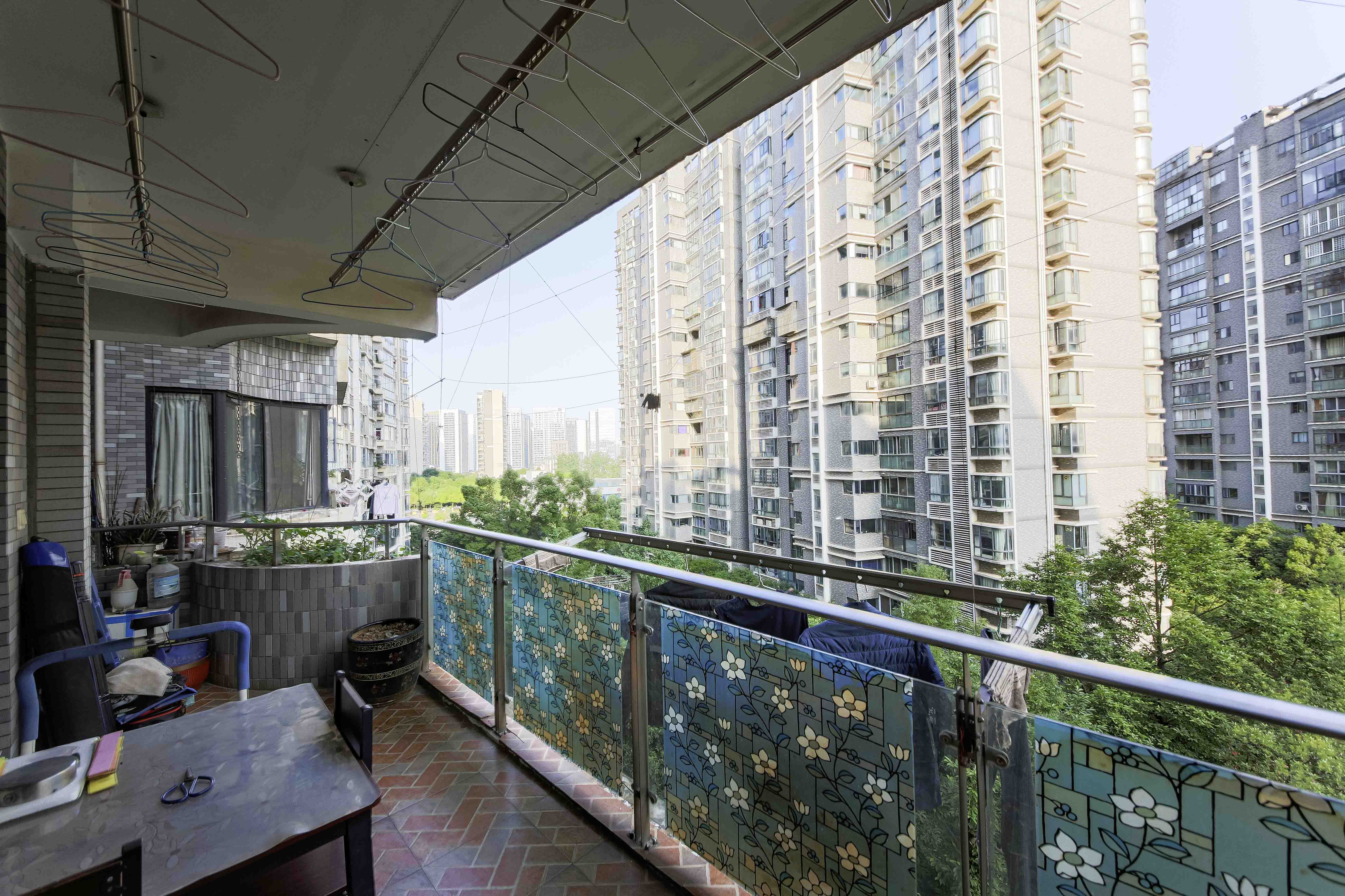 梦网景园  4室2厅2卫   210.00万阳台
