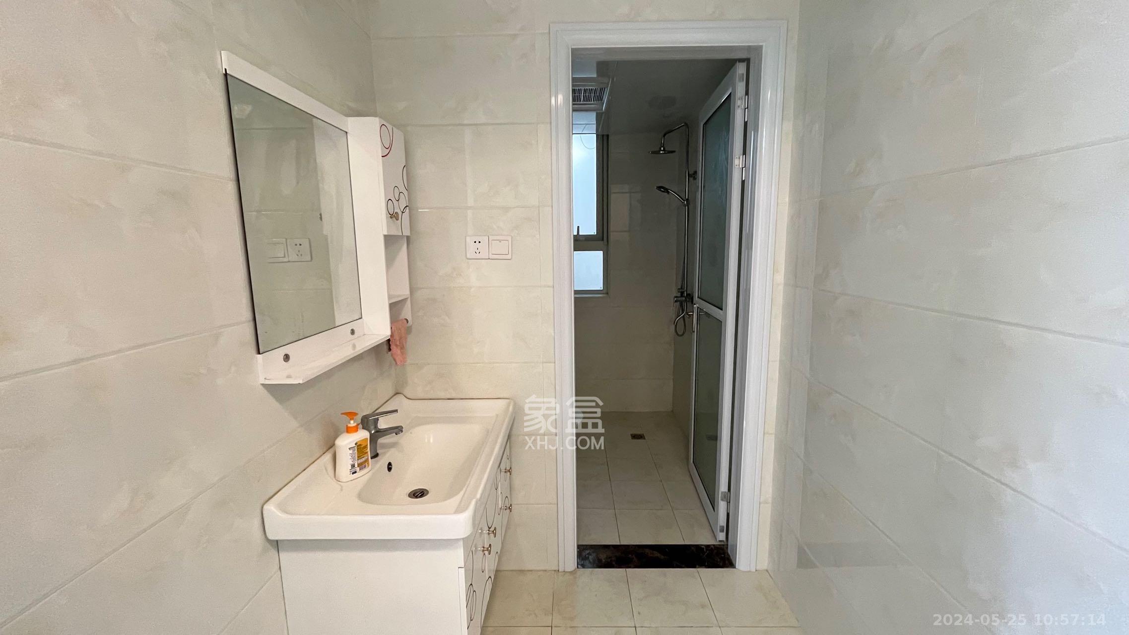 北辰三角洲E4区  3室2厅1卫    3600.0元/月室内图