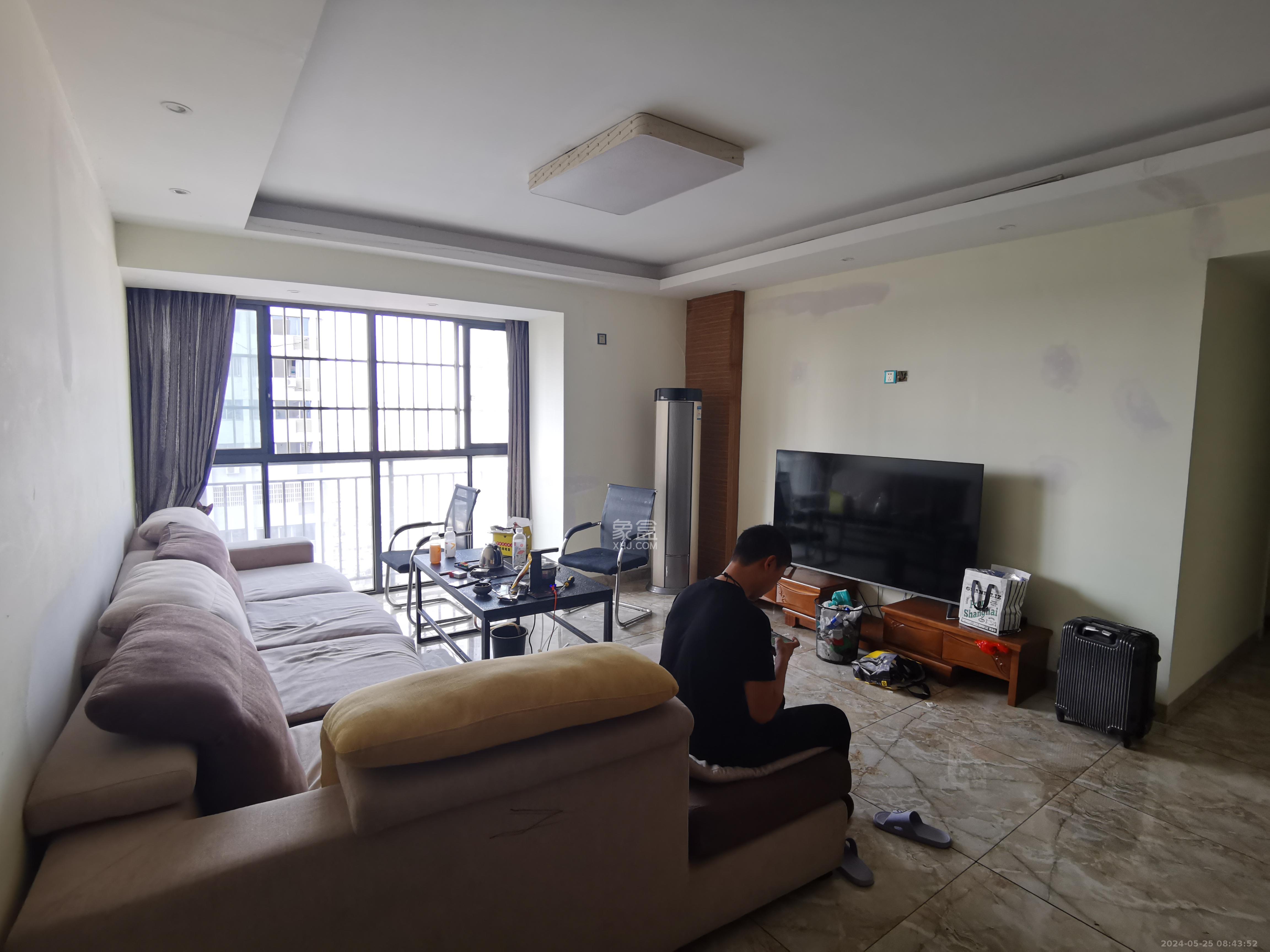 东方芙蓉  4室2厅2卫   4000.00元/月室内图1