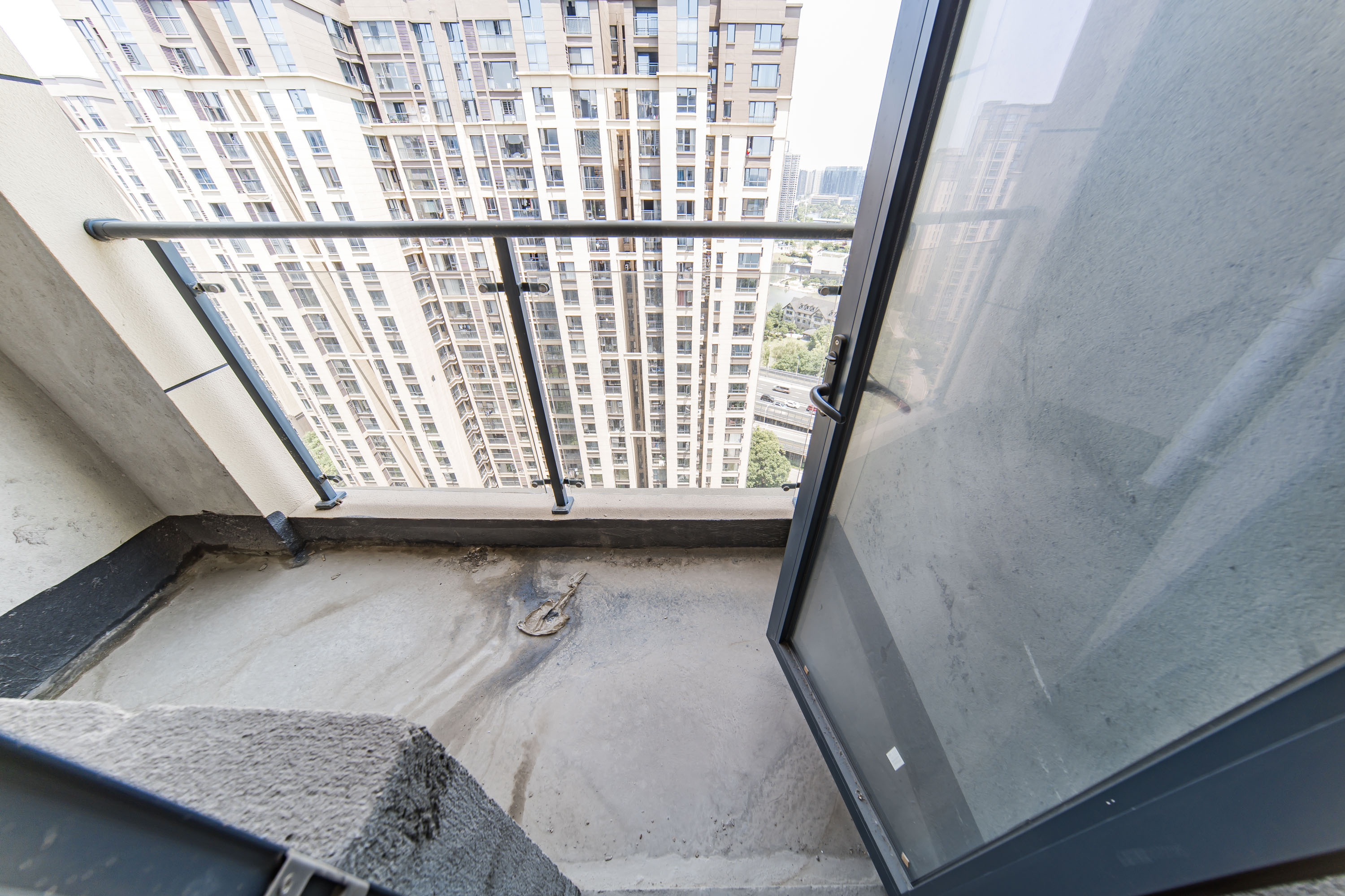 湘熙水郡(观澜海赋家园) 4室2厅2卫 240.0万 湘熙水郡(观澜海赋家园) 4室2厅2卫 240.0万阳台