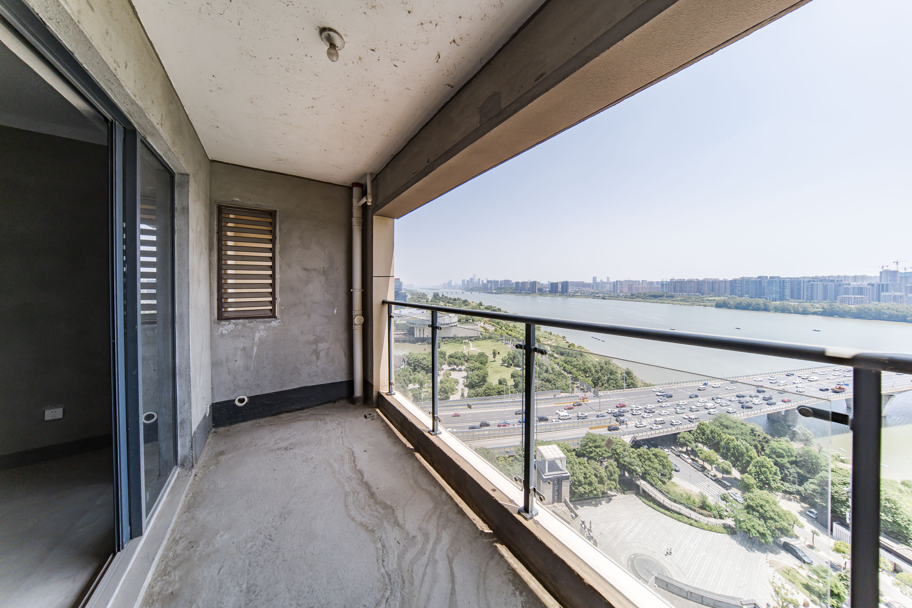 湘熙水郡(观澜海赋家园) 4室2厅2卫 240.0万 湘熙水郡(观澜海赋家园) 4室2厅2卫 240.0万阳台