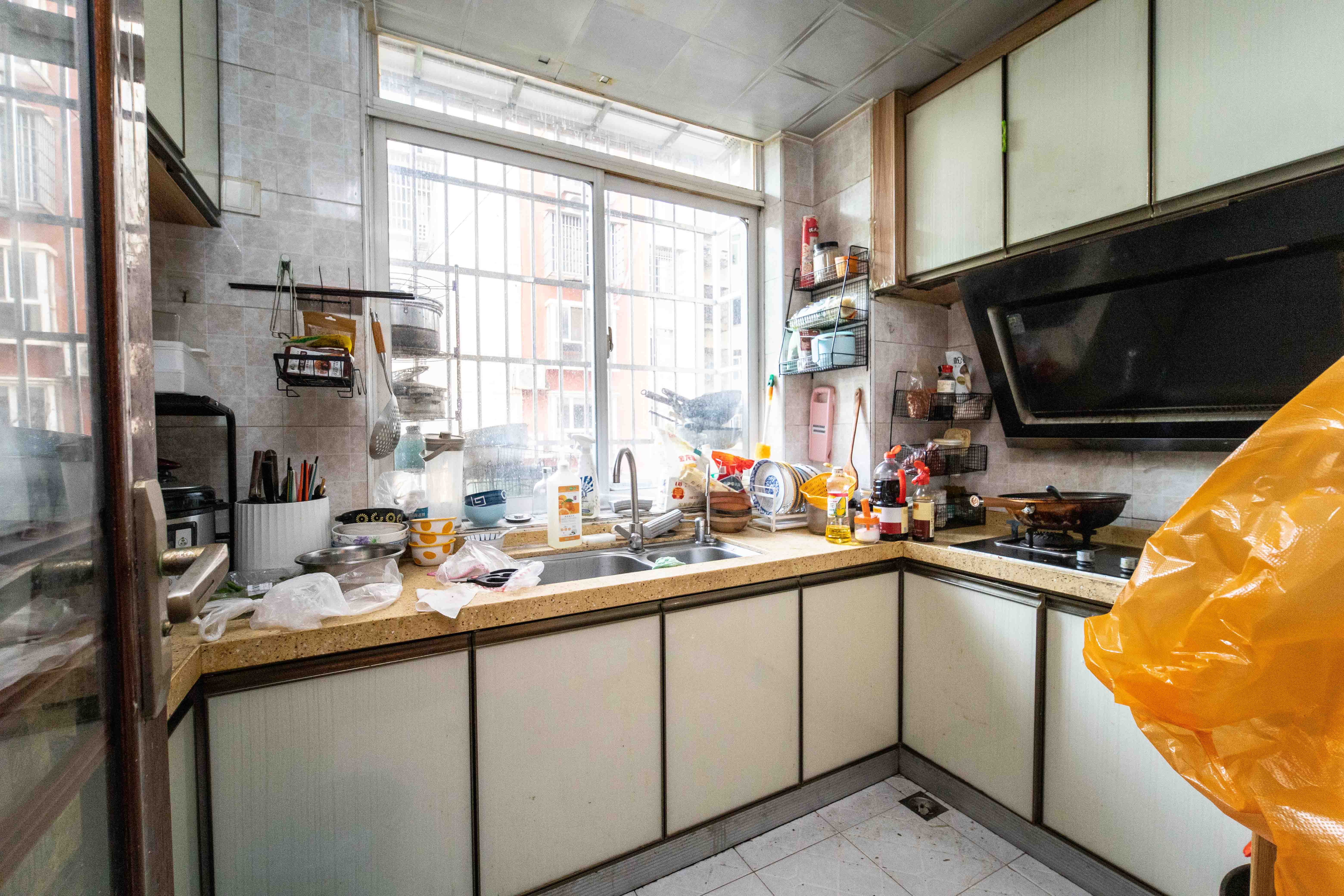 惠泽园 3室2厅2卫 88.8万 惠泽园 3室2厅2卫 88.8万厨房