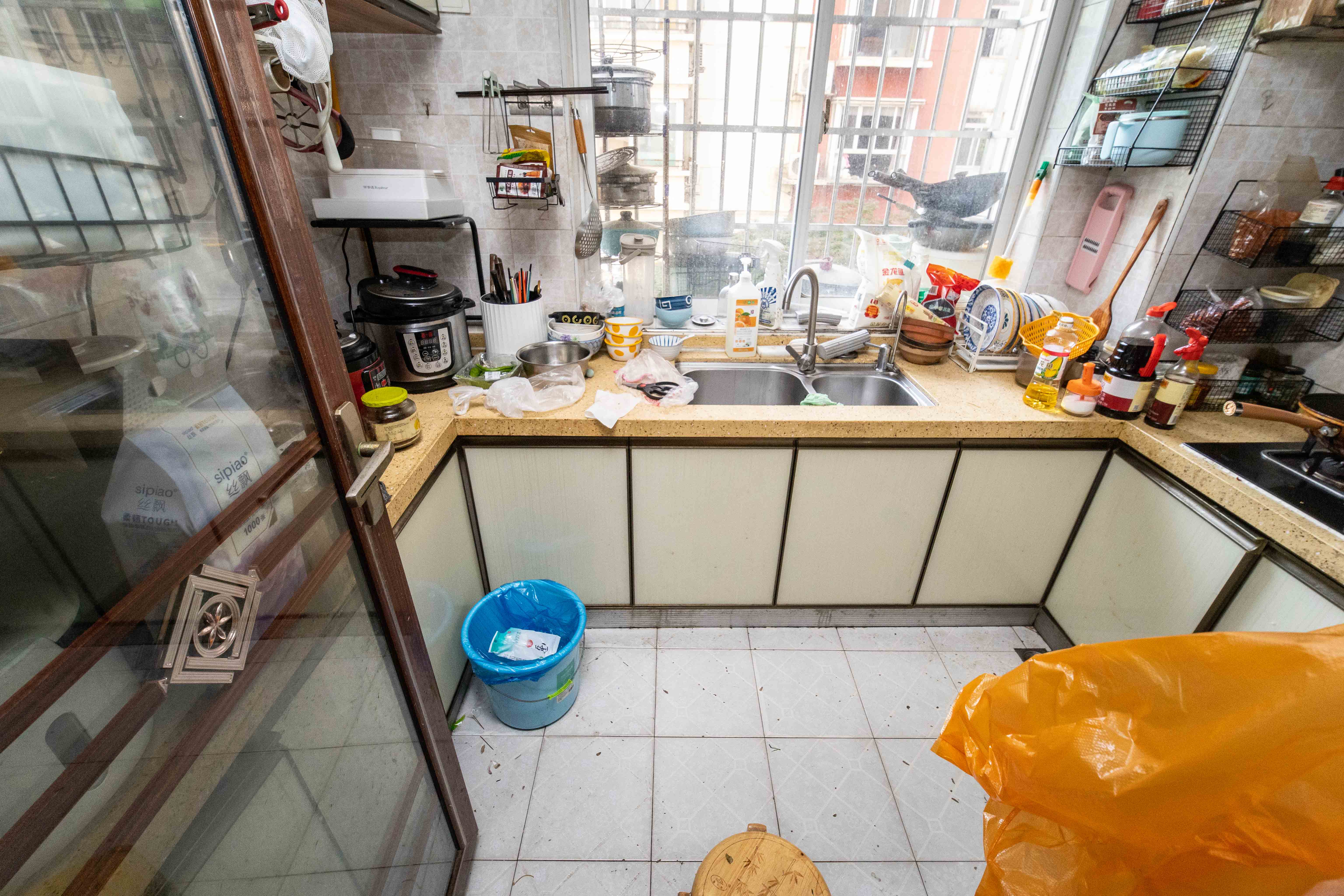 惠泽园 3室2厅2卫 88.8万 惠泽园 3室2厅2卫 88.8万厨房