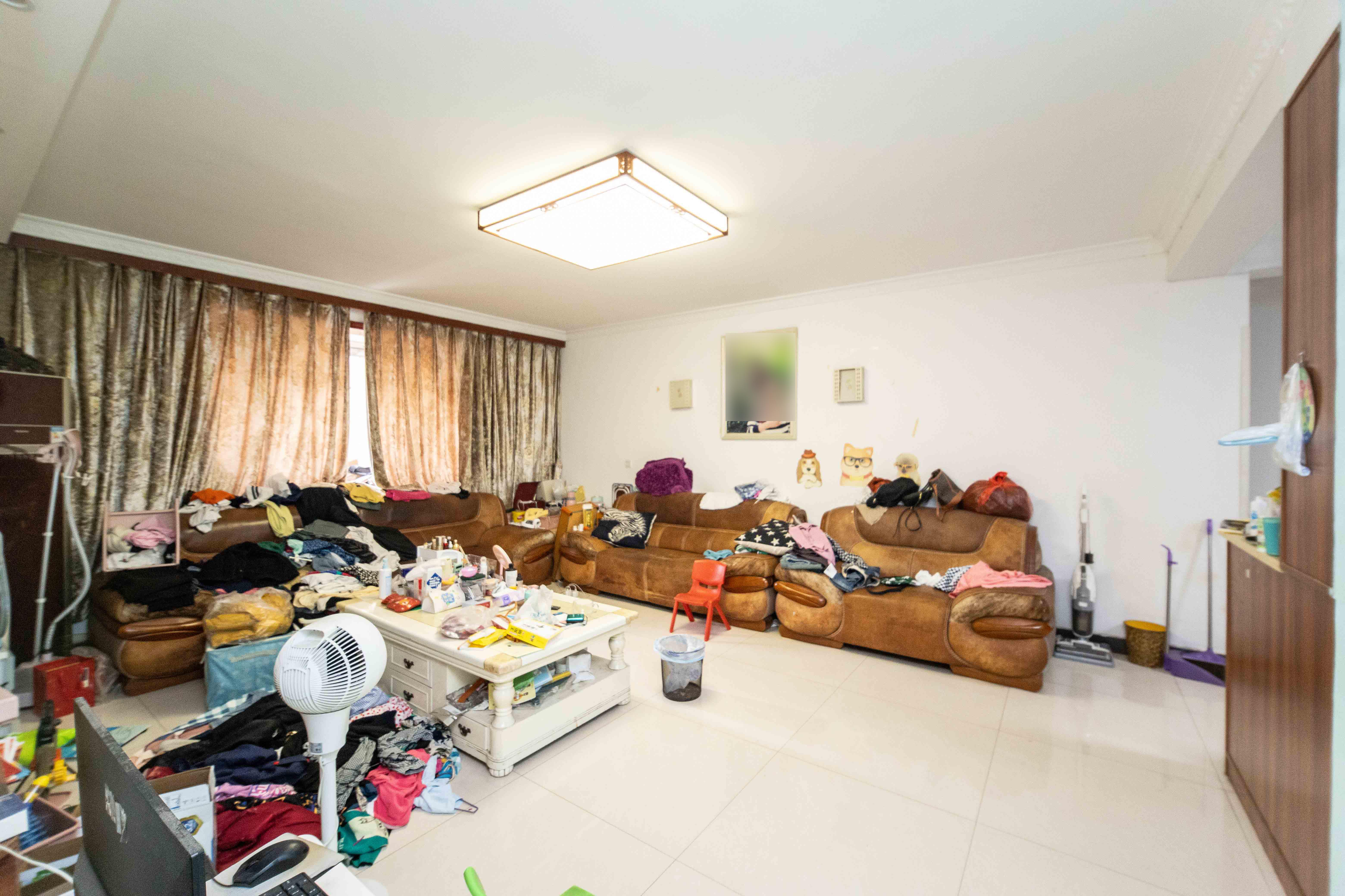 惠泽园 3室2厅2卫 88.8万 惠泽园 3室2厅2卫 88.8万客厅