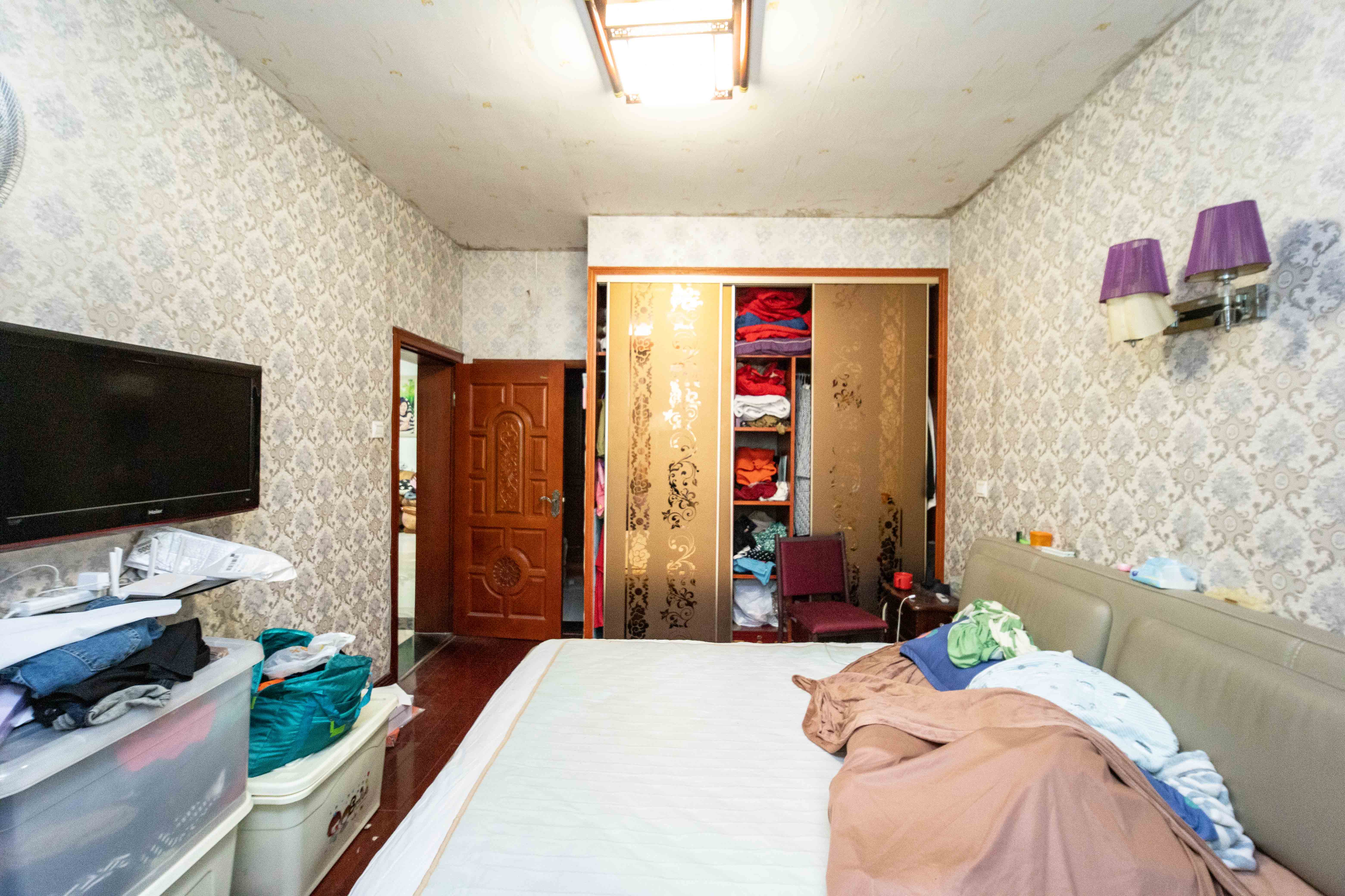 惠泽园 3室2厅2卫 88.8万 惠泽园 3室2厅2卫 88.8万卧室