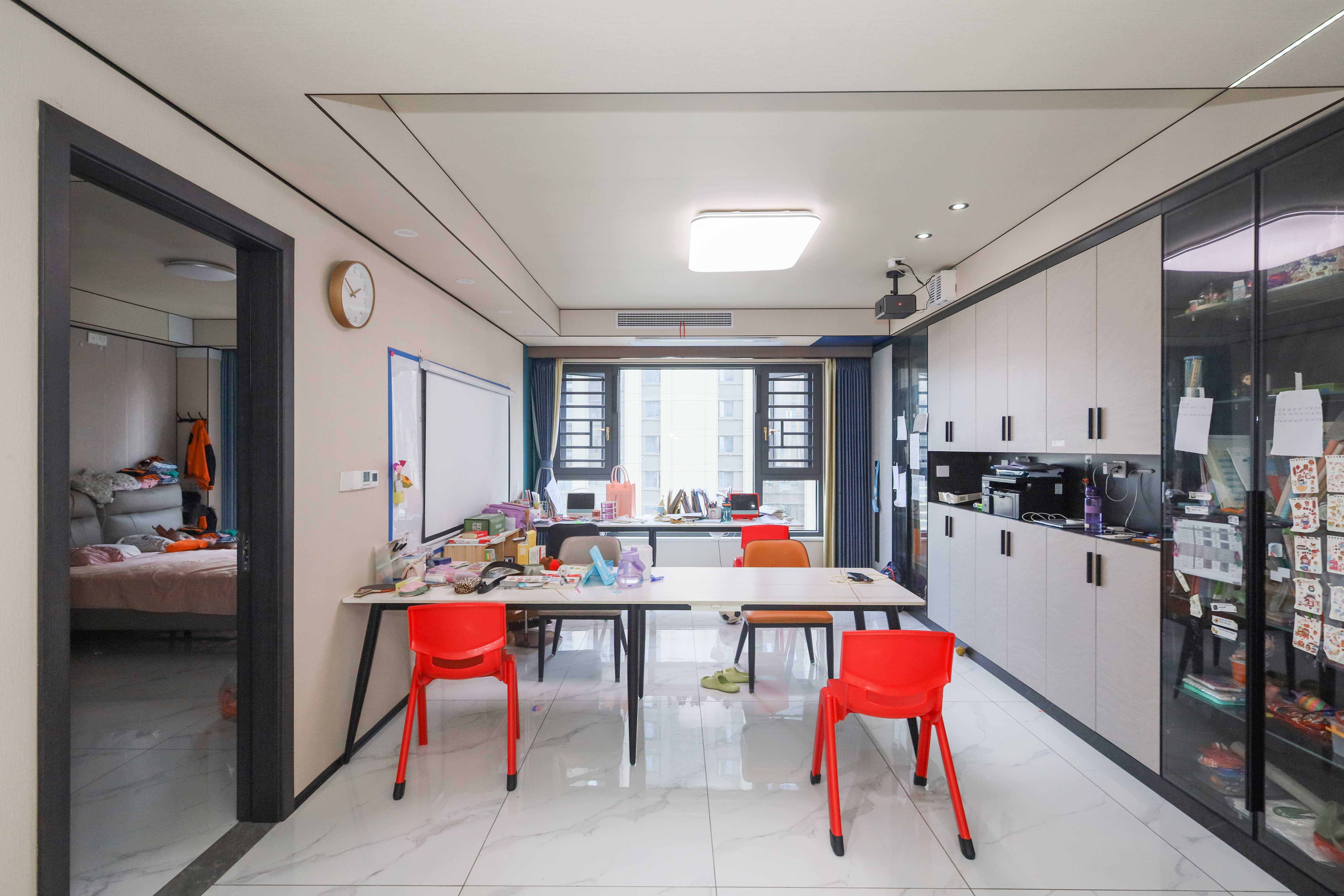 建发央著  5室2厅2卫    285.0万客厅