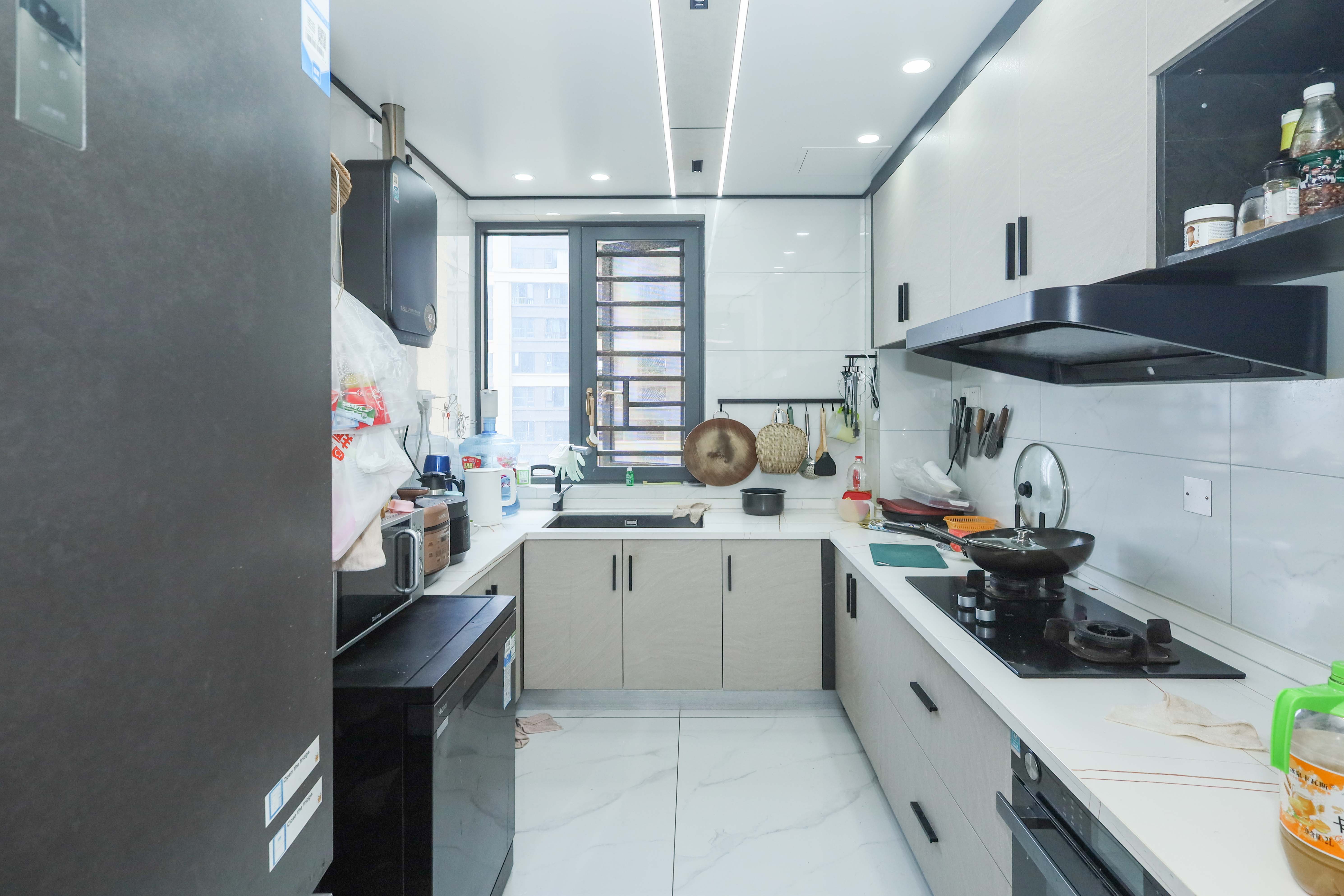 建发央著  5室2厅2卫    285.0万厨房