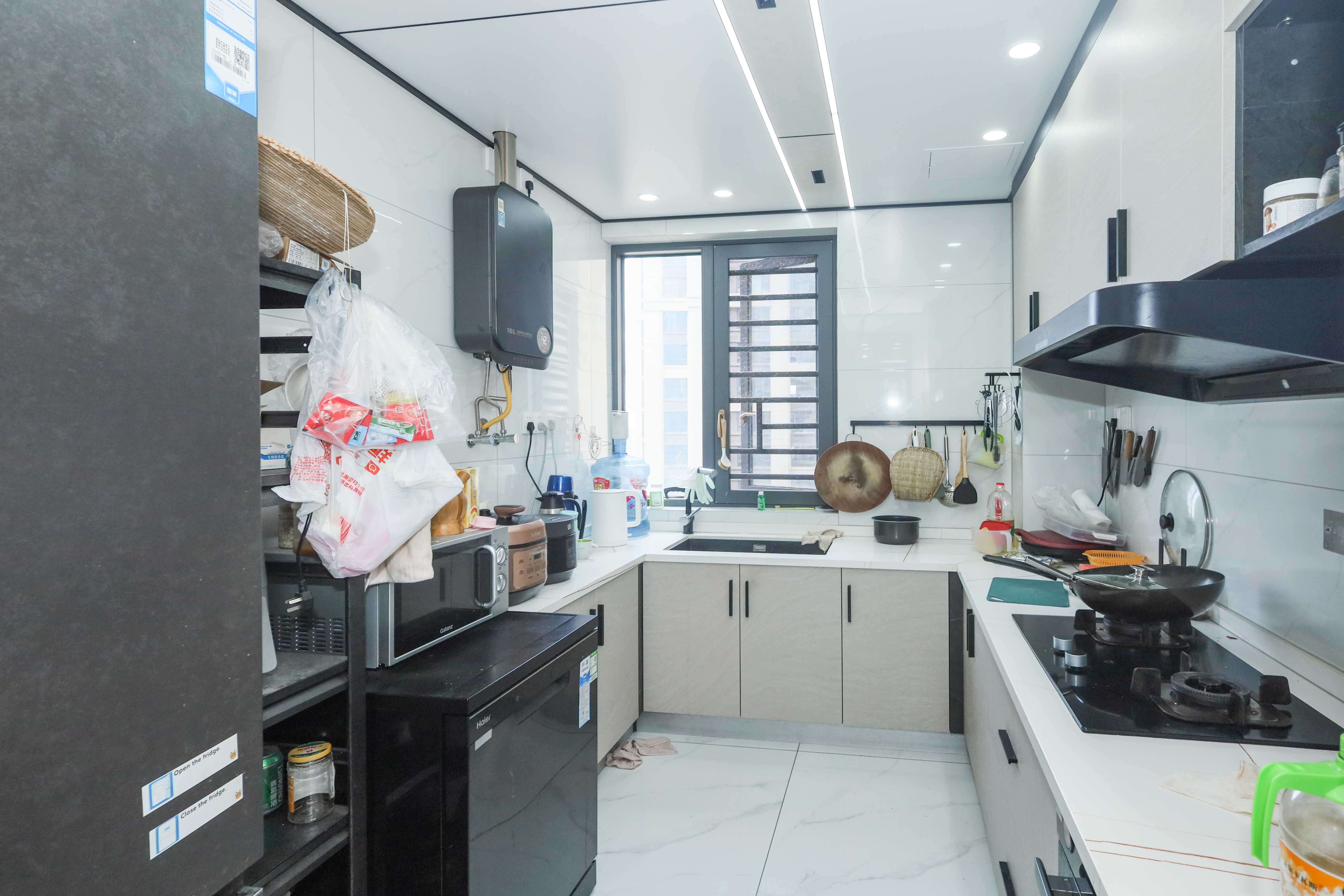 建发央著  5室2厅2卫    285.0万厨房