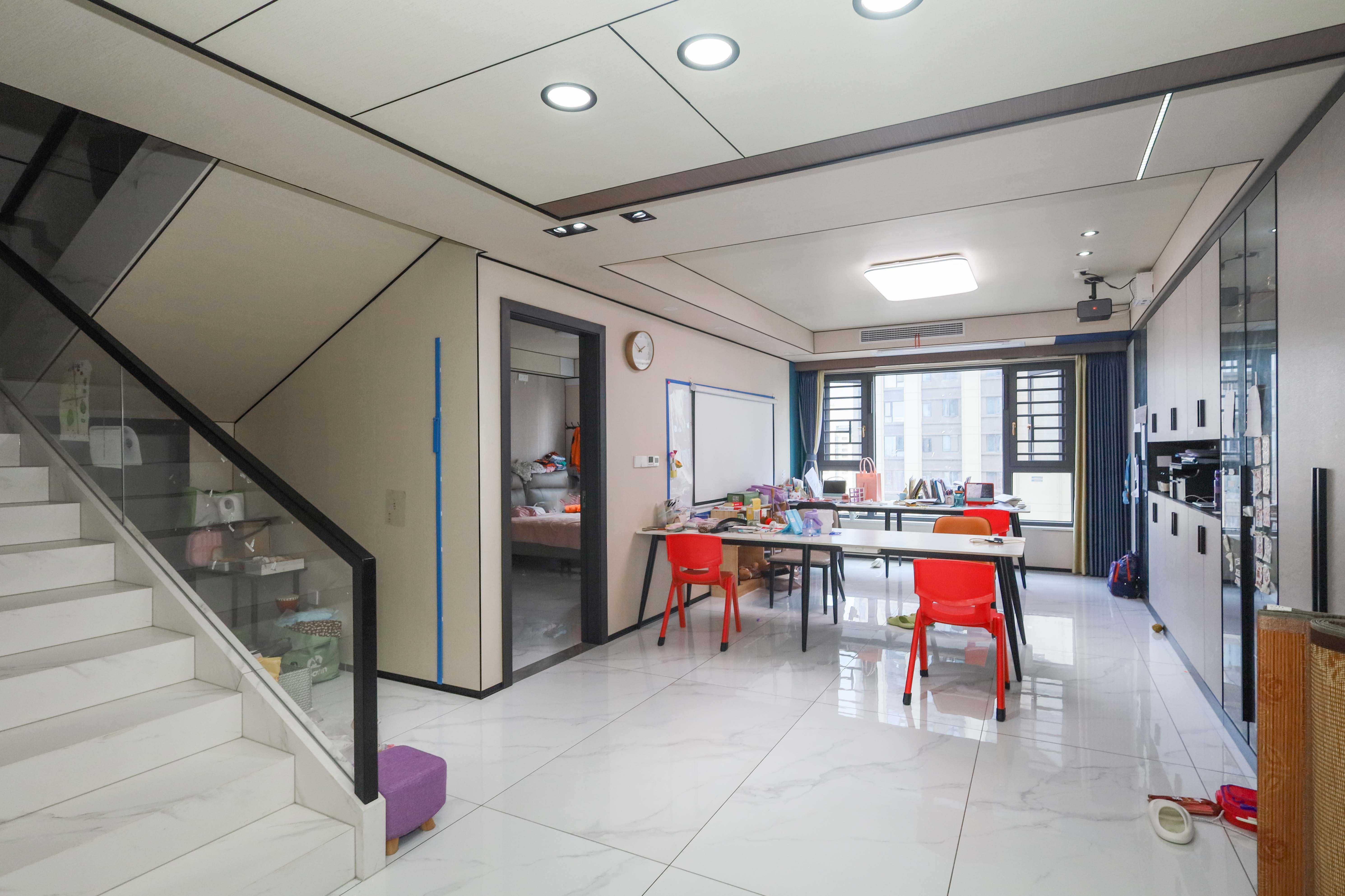 建发央著  5室2厅2卫    285.0万客厅