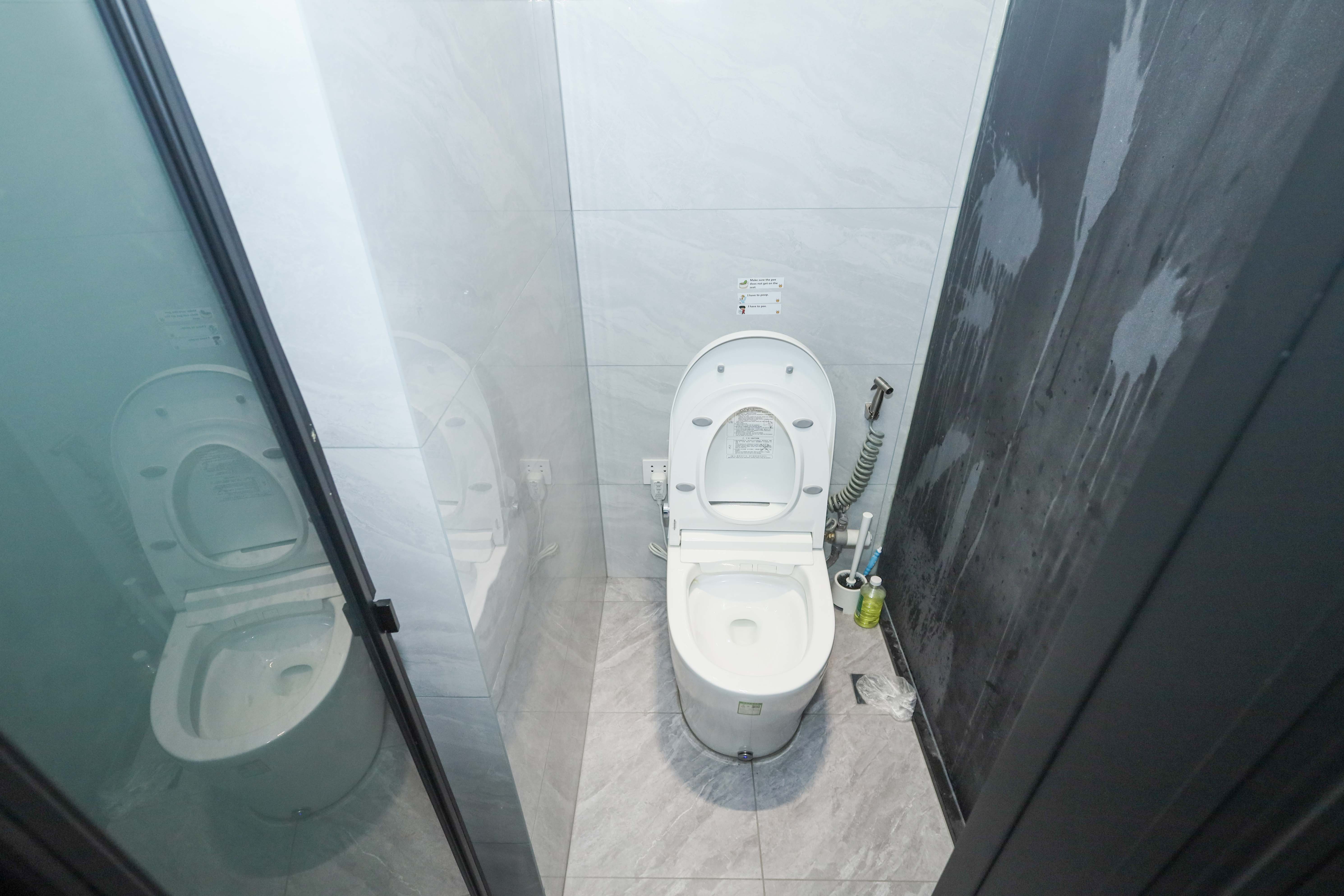 建发央著  5室2厅2卫    285.0万卫生间