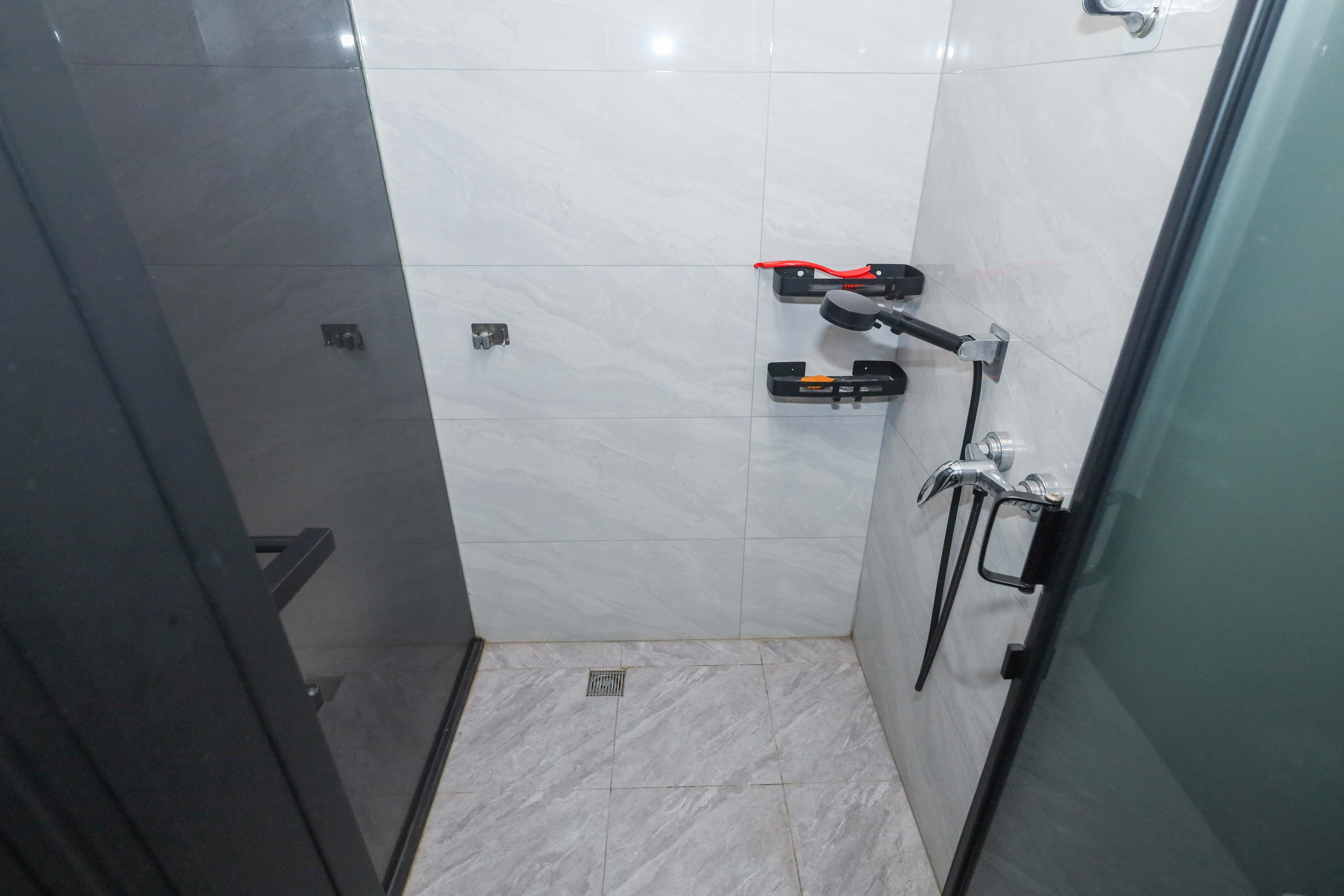 建发央著  5室2厅2卫    285.0万卫生间