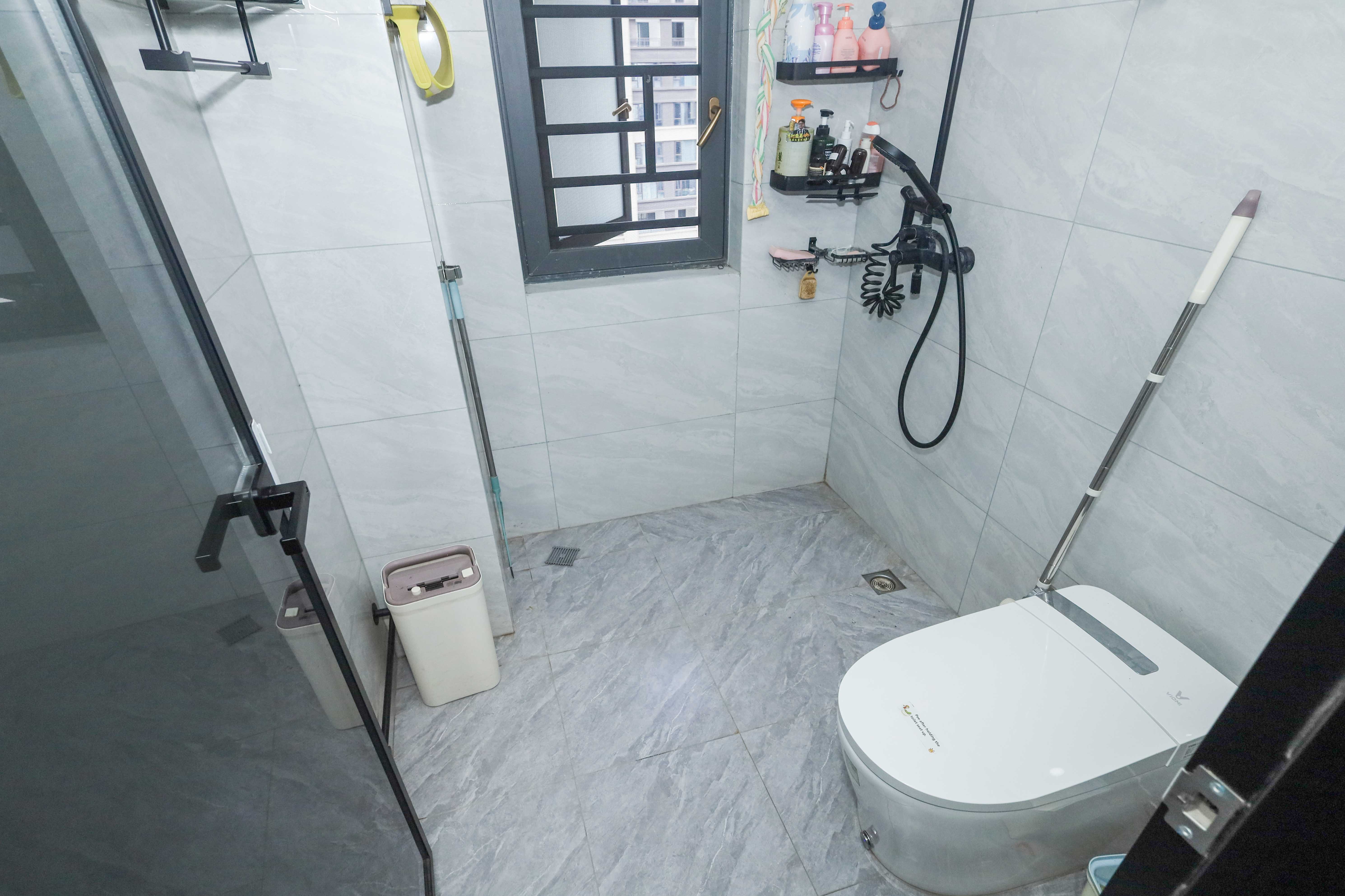 建发央著  5室2厅2卫    285.0万卫生间