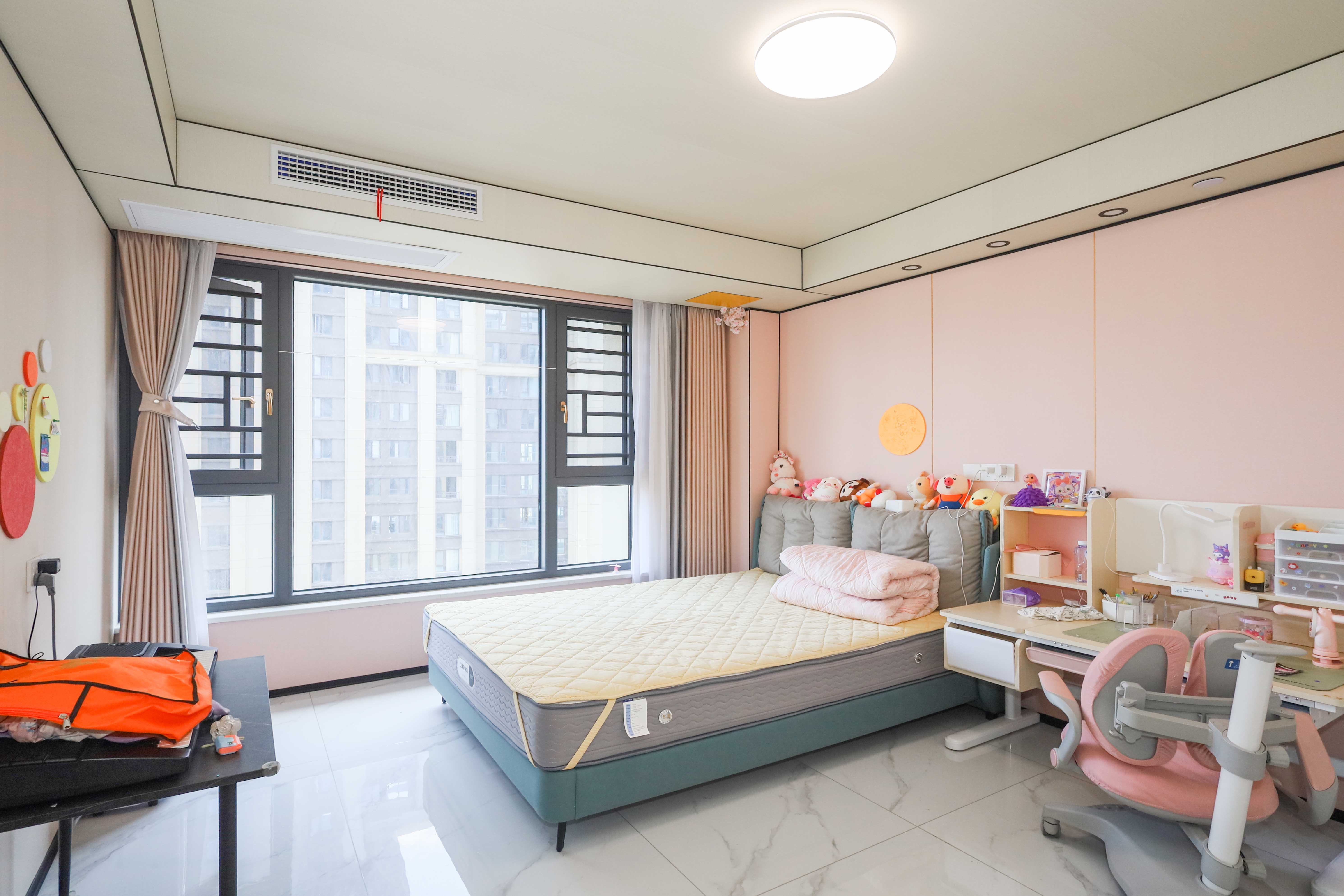 建发央著  5室2厅2卫    285.0万卧室