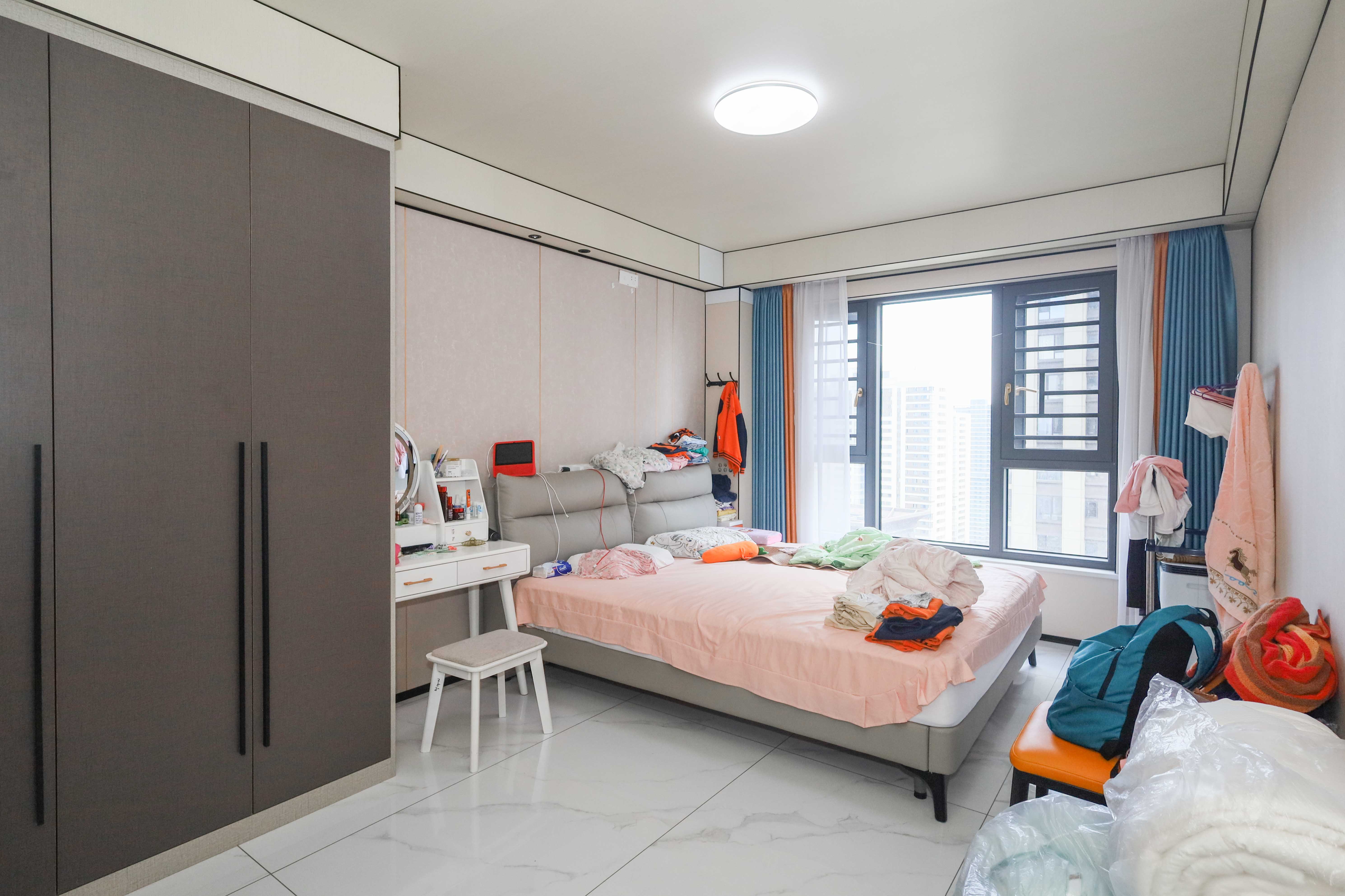 建发央著  5室2厅2卫    285.0万卧室