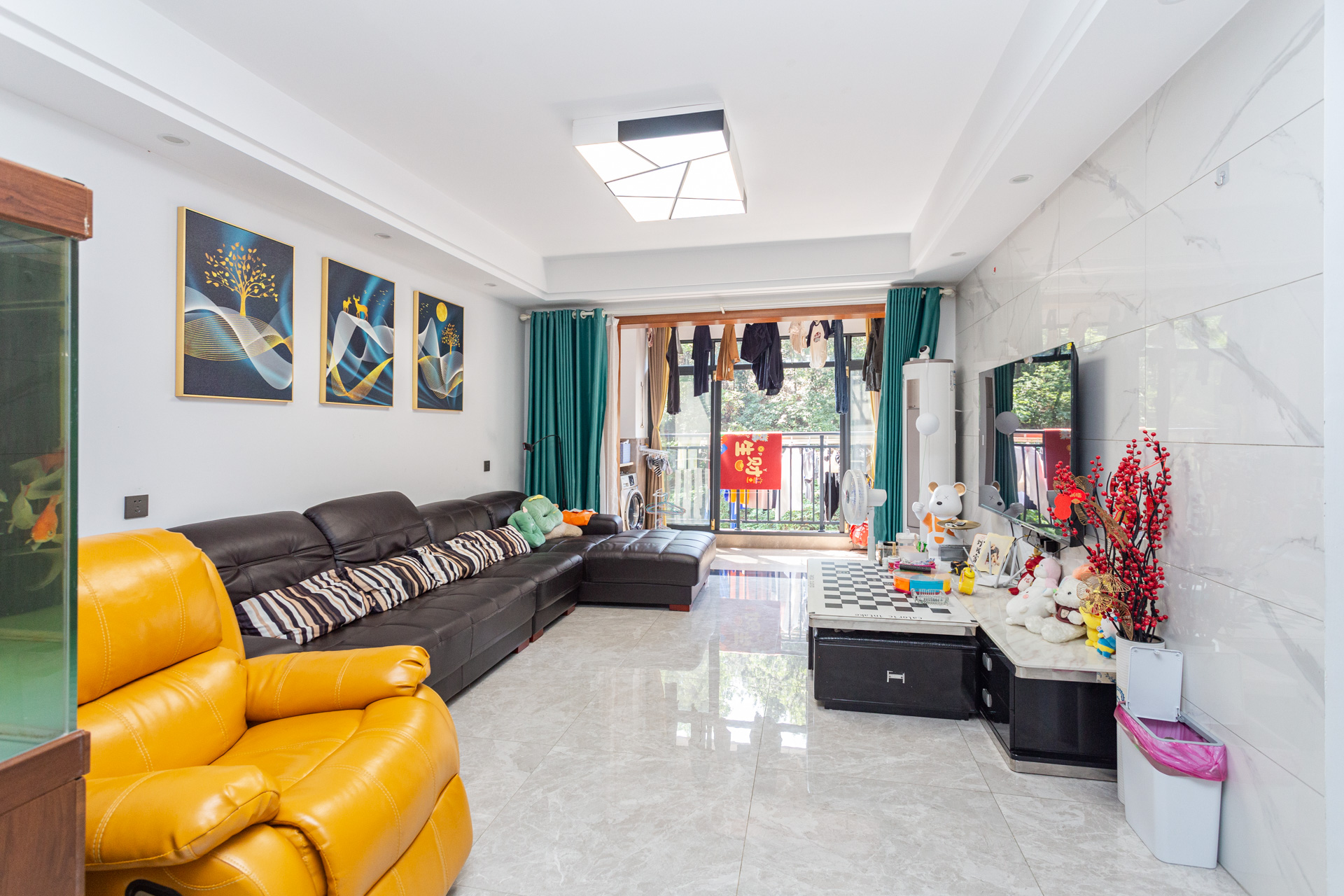 珠江东方明珠(新地东方明珠)三期 3室2厅2卫 80.0万 珠江东方明珠(新地东方明珠)三期 3室2厅2卫 80.0万客厅