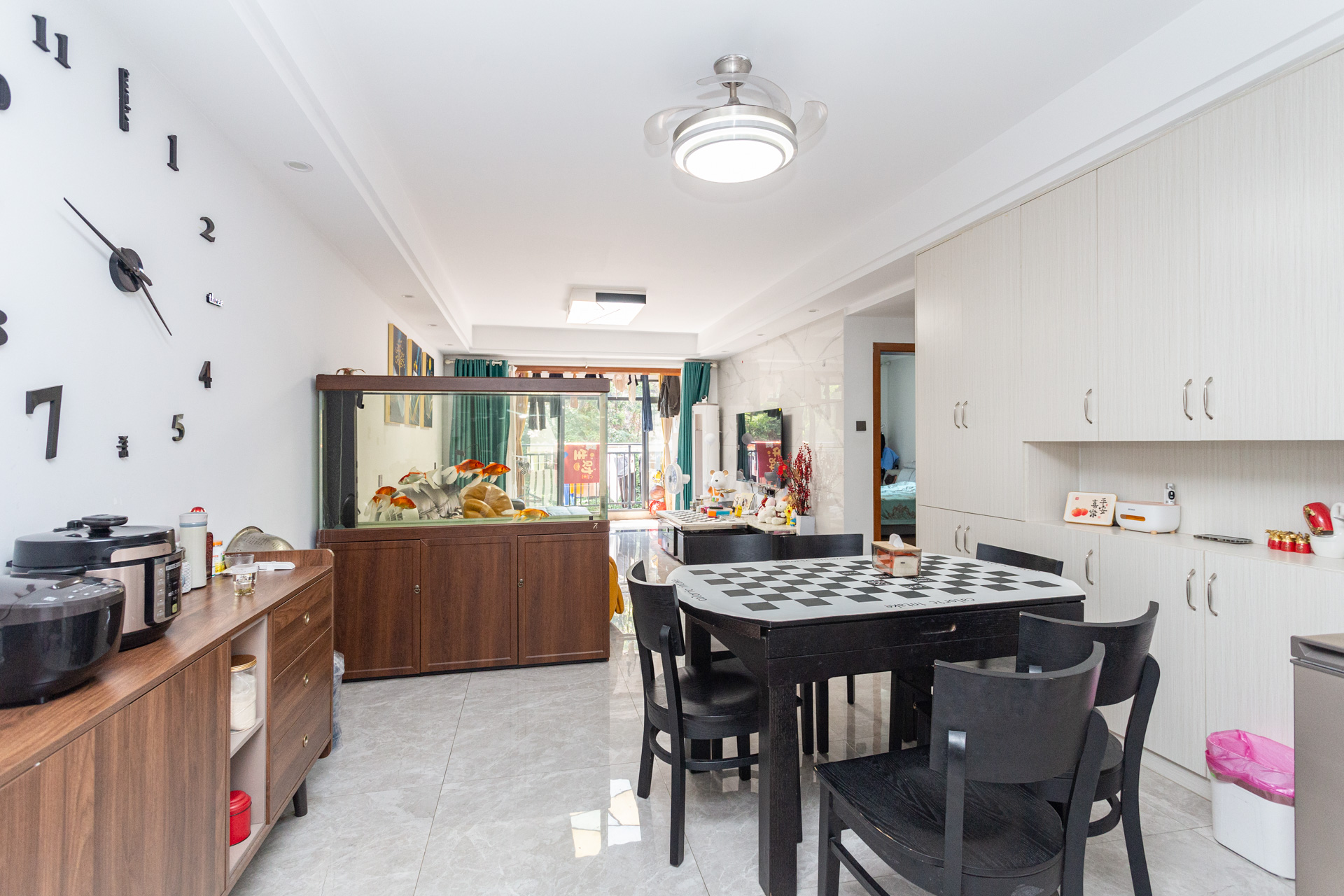 珠江东方明珠(新地东方明珠)三期 3室2厅2卫 80.0万 珠江东方明珠(新地东方明珠)三期 3室2厅2卫 80.0万客厅