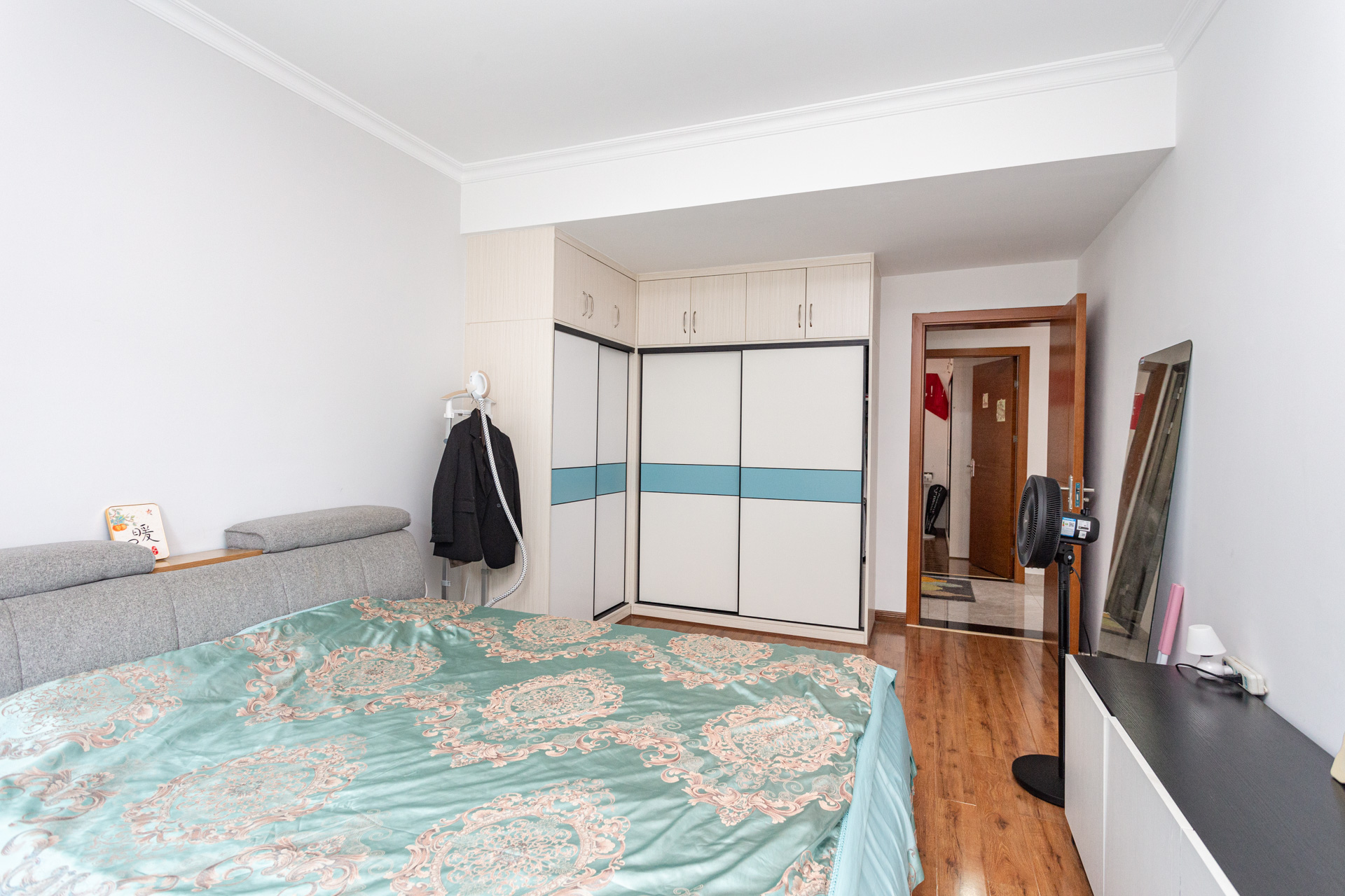 珠江东方明珠(新地东方明珠)三期 3室2厅2卫 80.0万 珠江东方明珠(新地东方明珠)三期 3室2厅2卫 80.0万卧室