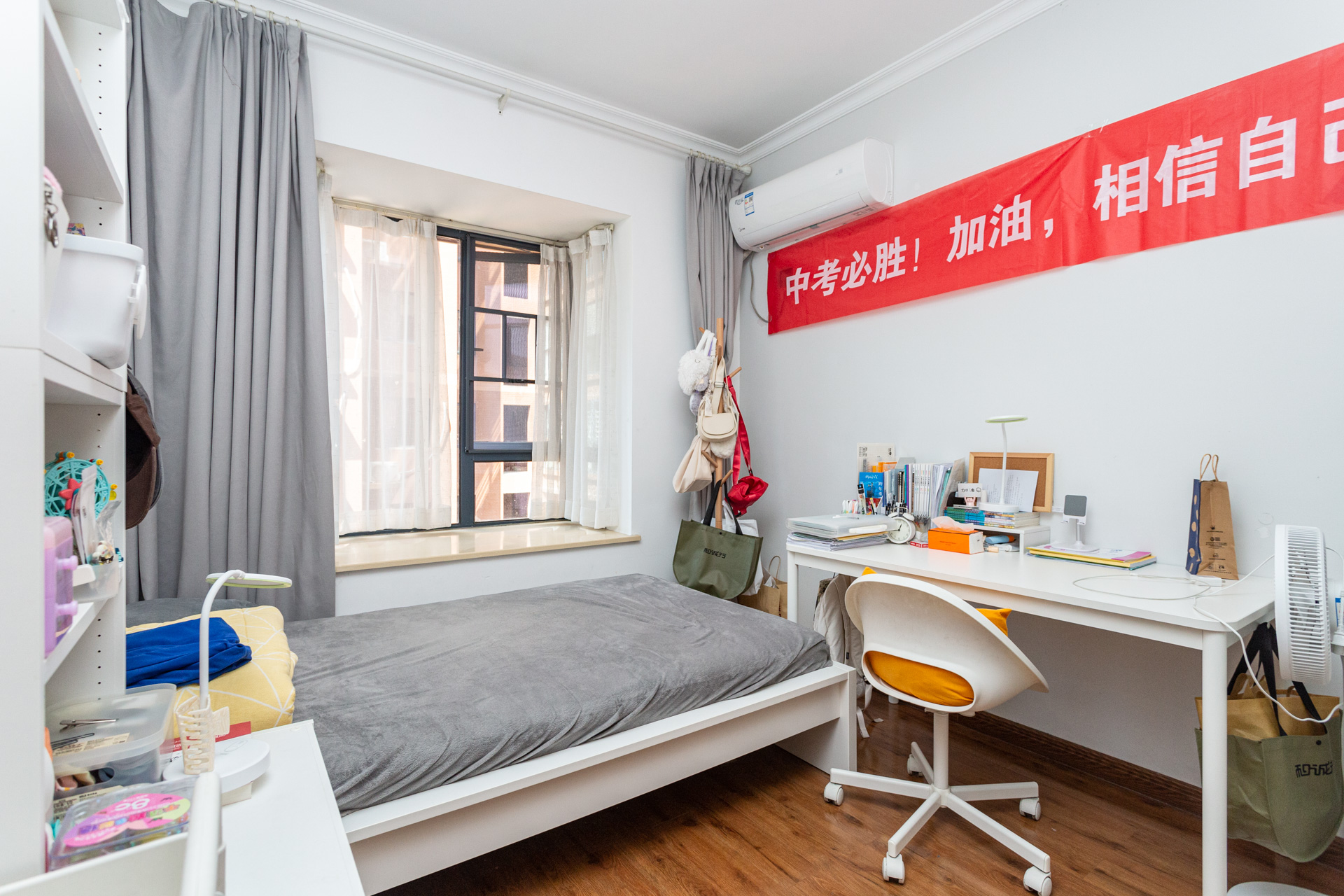 珠江东方明珠(新地东方明珠)三期 3室2厅2卫 80.0万 珠江东方明珠(新地东方明珠)三期 3室2厅2卫 80.0万卧室