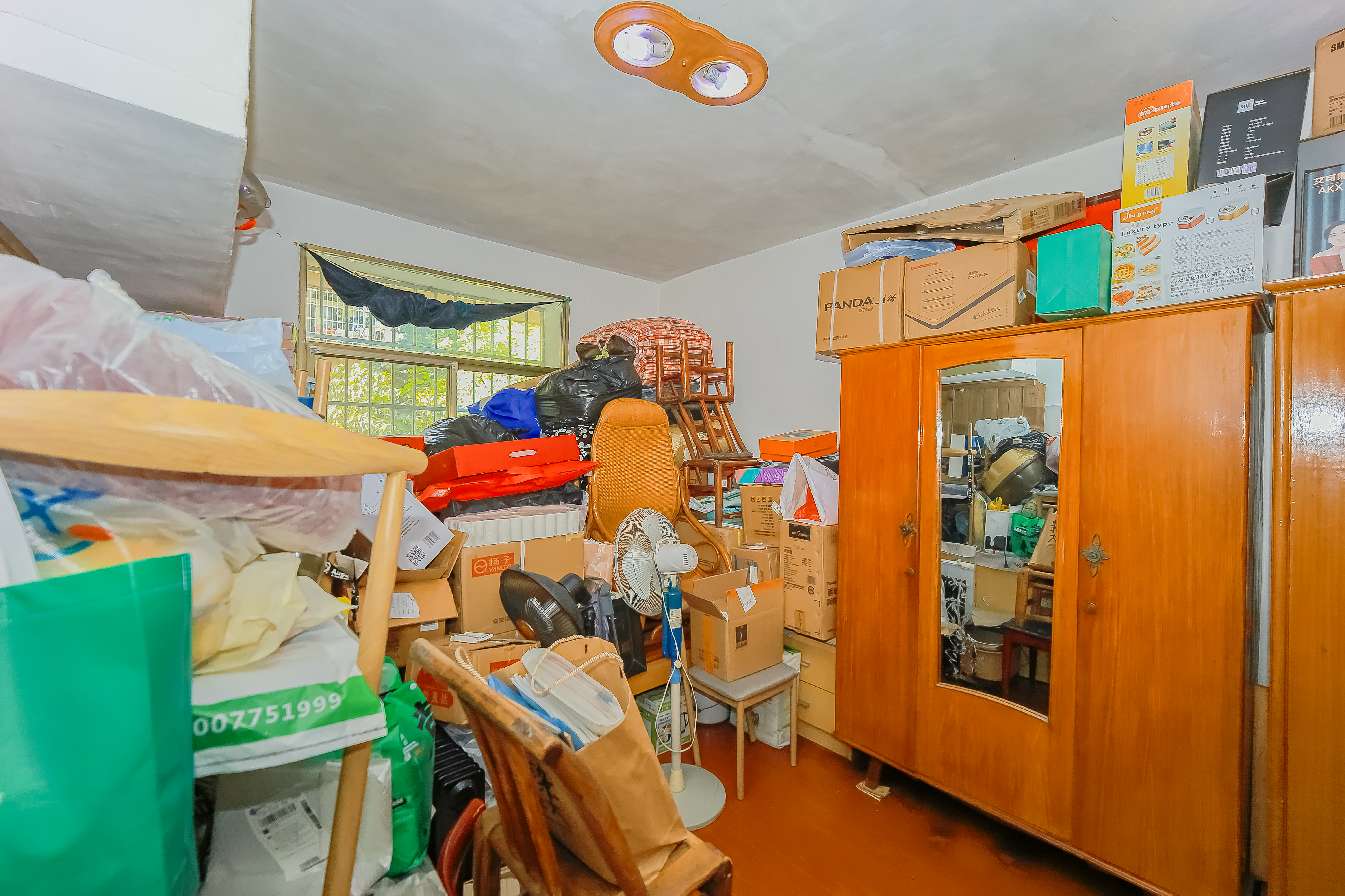 红旗社区  2室2厅1卫   55.00万卧室