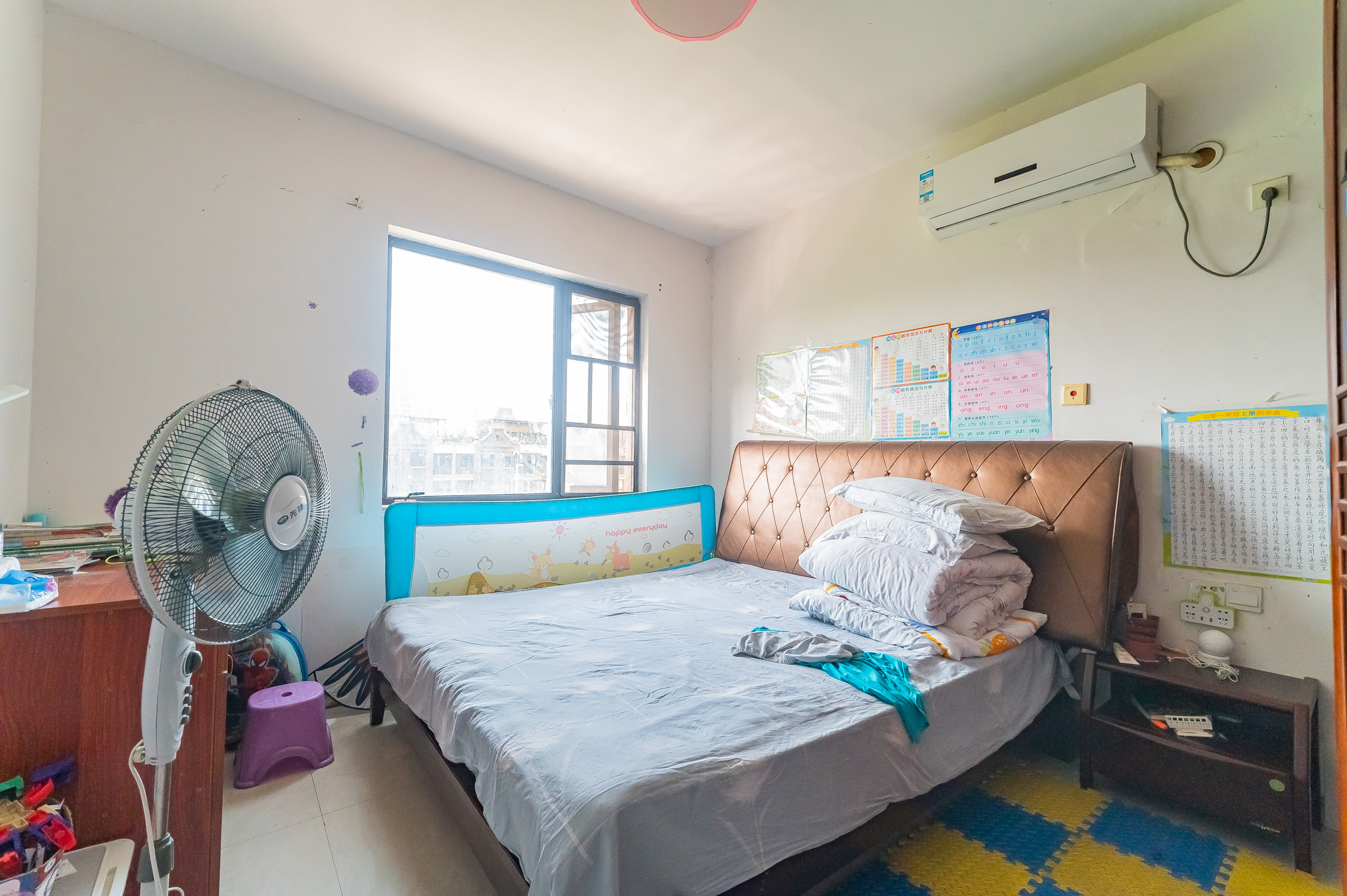 星湖湾一期高层 3室2厅1卫 69.8万 星湖湾一期高层 3室2厅1卫 69.8万卧室