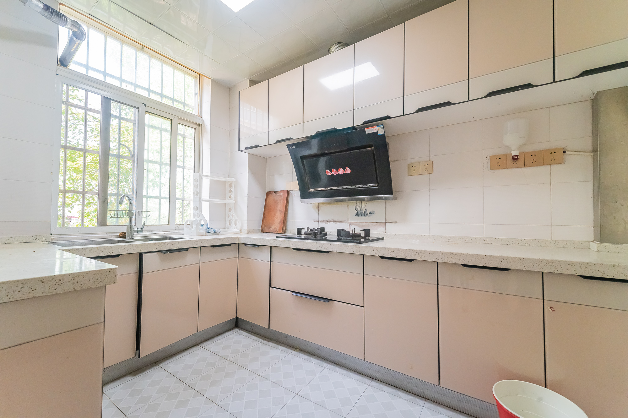 金岸教师公寓 3室2厅1卫 99.8万 金岸教师公寓 3室2厅1卫 99.8万厨房