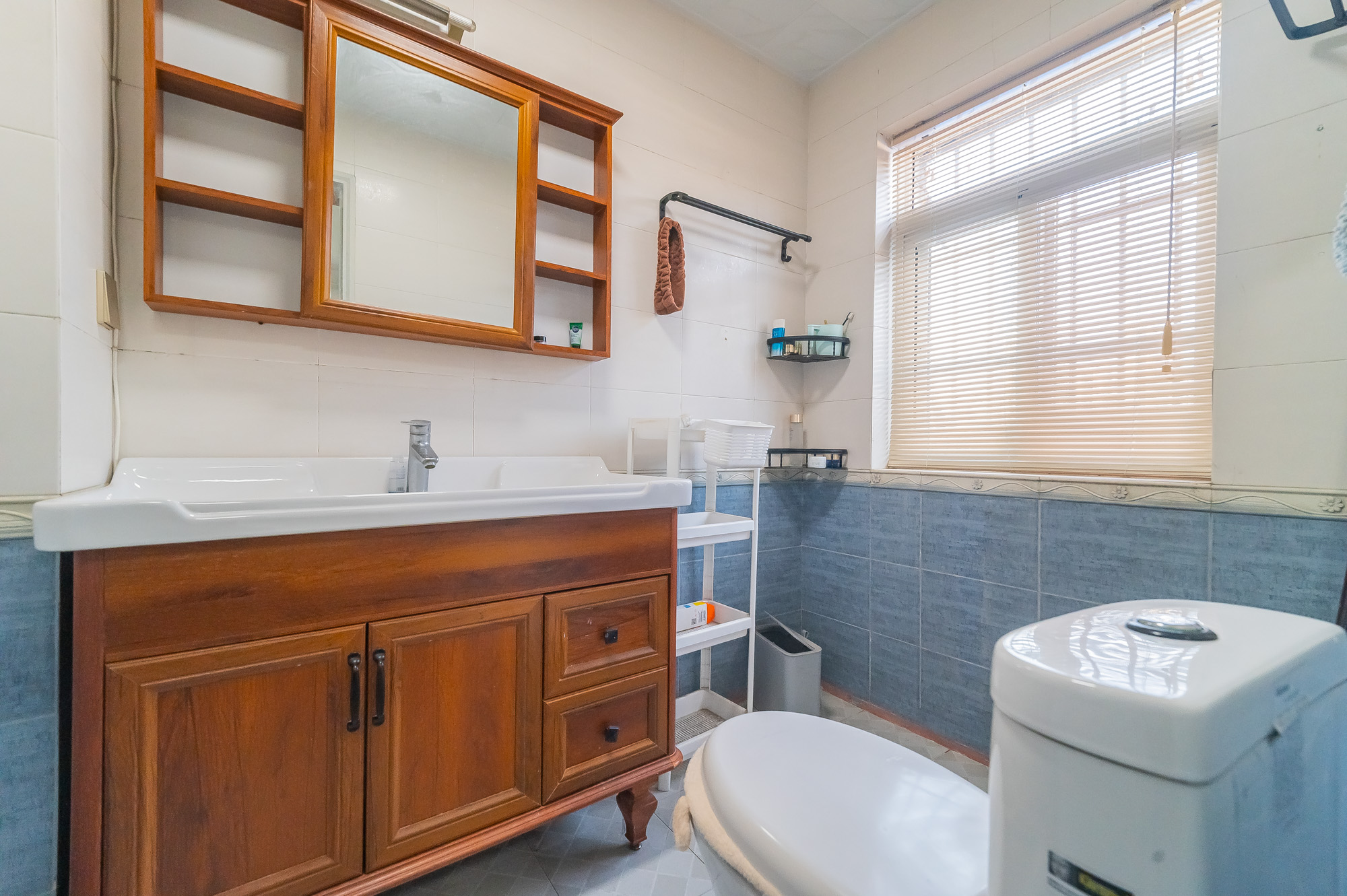 金岸教师公寓 3室2厅1卫 99.8万 金岸教师公寓 3室2厅1卫 99.8万卫生间