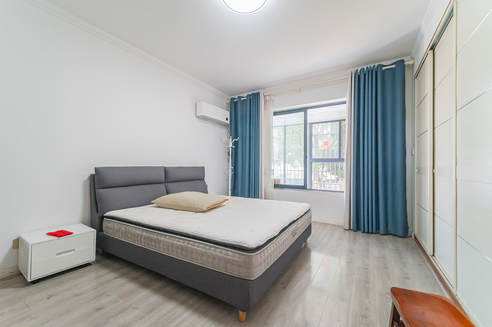 金岸教师公寓 3室2厅1卫 99.8万 金岸教师公寓 3室2厅1卫 99.8万卧室