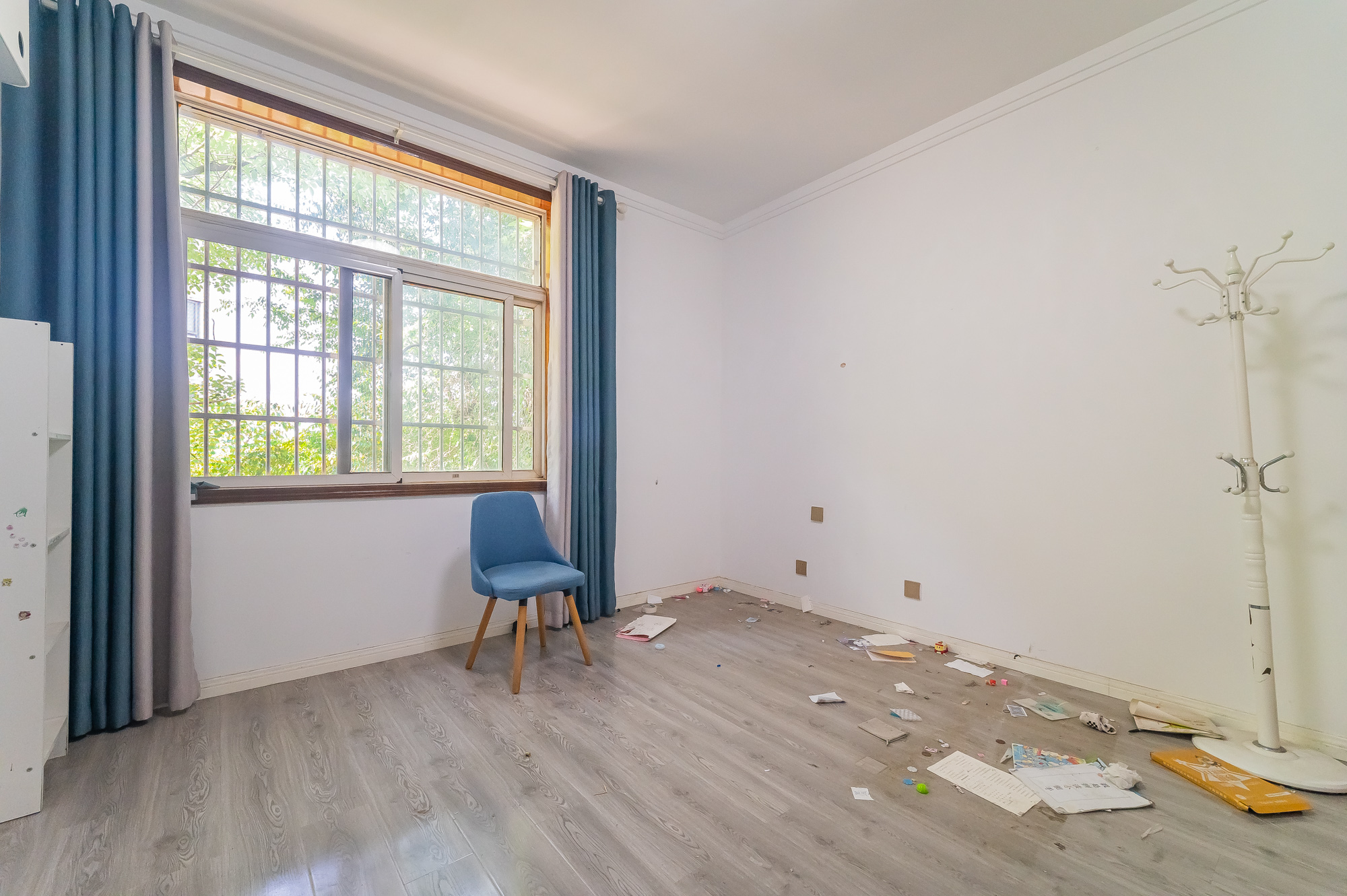 金岸教师公寓 3室2厅1卫 99.8万 金岸教师公寓 3室2厅1卫 99.8万卧室