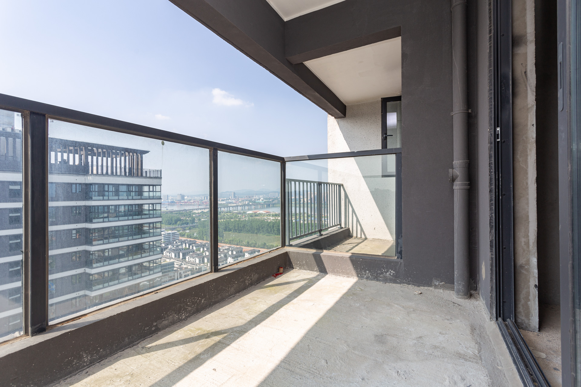 越秀湘江星汇城一期 4室2厅2卫 230.0万 越秀湘江星汇城一期 4室2厅2卫 230.0万阳台