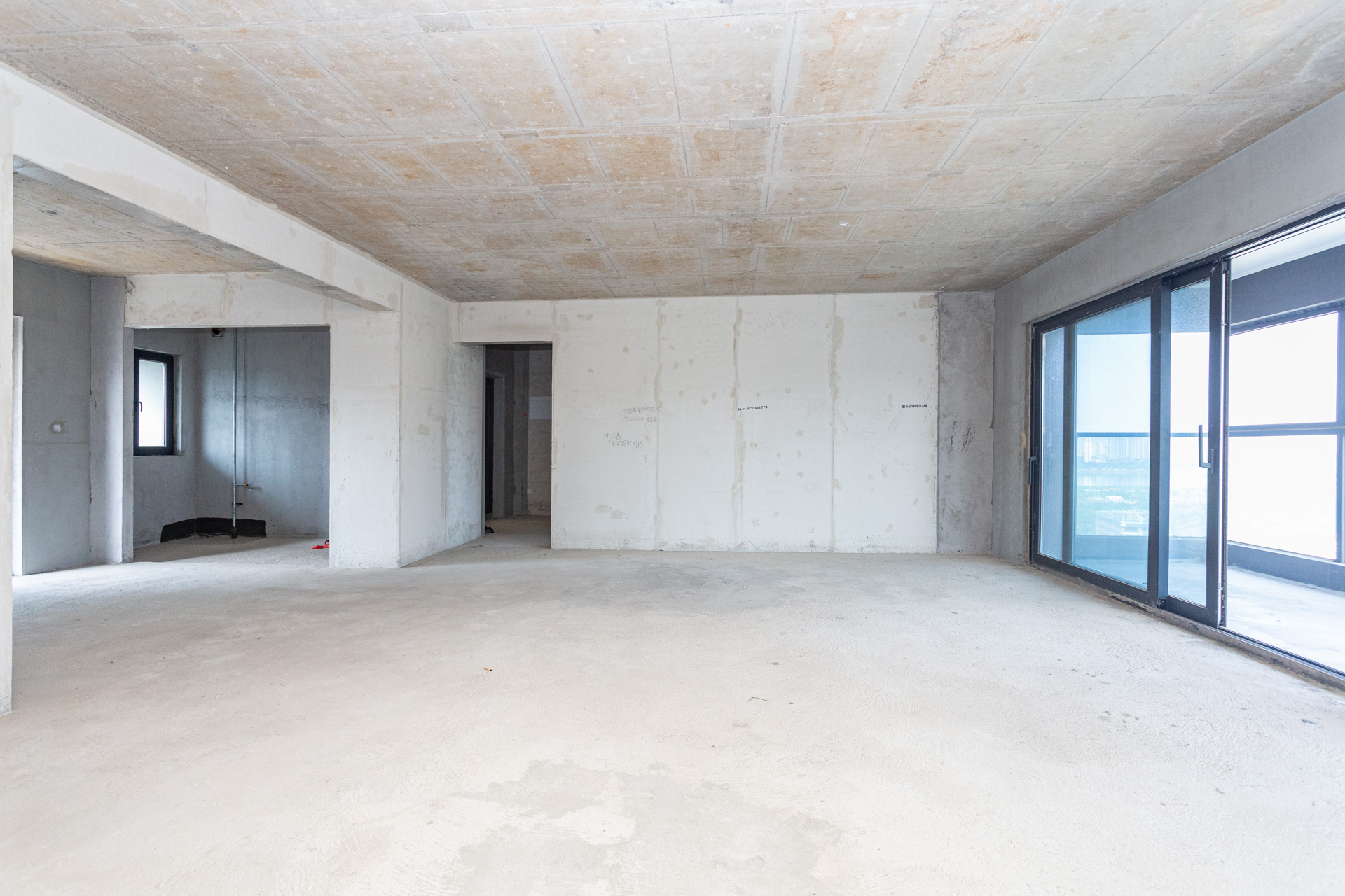 越秀湘江星汇城一期  4室2厅2卫    190.0万 越秀湘江星汇城一期  4室2厅2卫    190.0万客厅