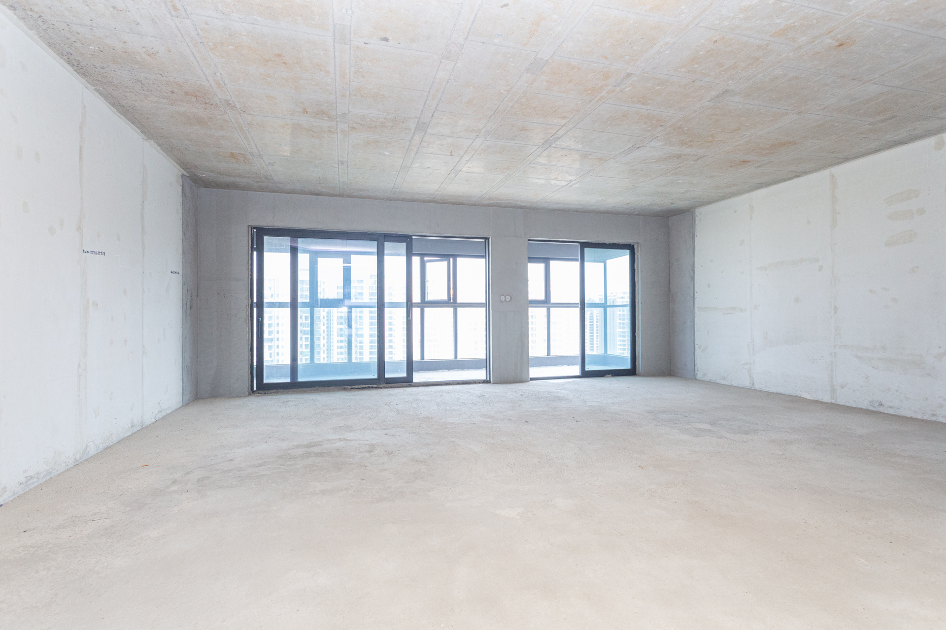 越秀湘江星汇城一期  4室2厅2卫    190.0万 越秀湘江星汇城一期  4室2厅2卫    190.0万客厅