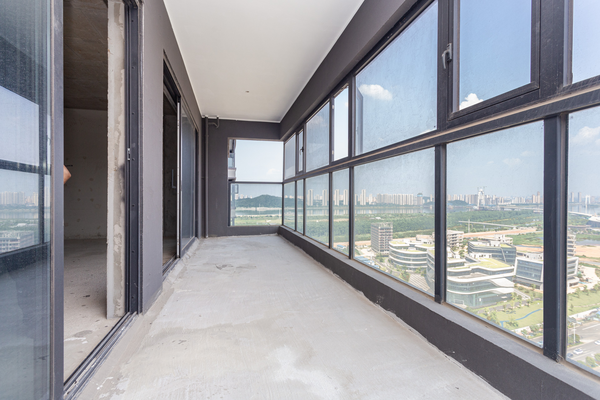 越秀湘江星汇城一期  4室2厅2卫    190.0万 越秀湘江星汇城一期  4室2厅2卫    190.0万阳台