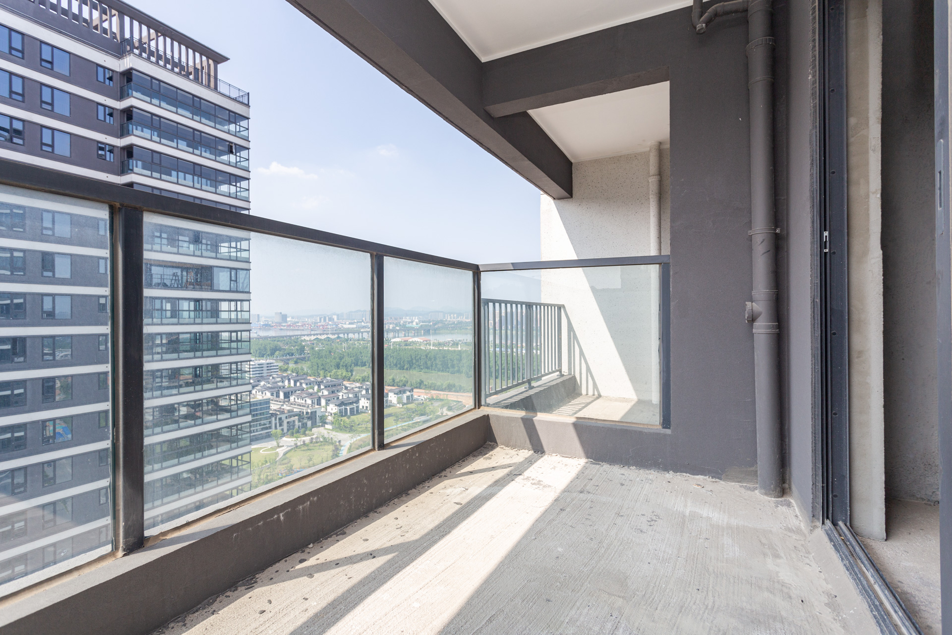 越秀湘江星汇城一期  4室2厅2卫    190.0万阳台