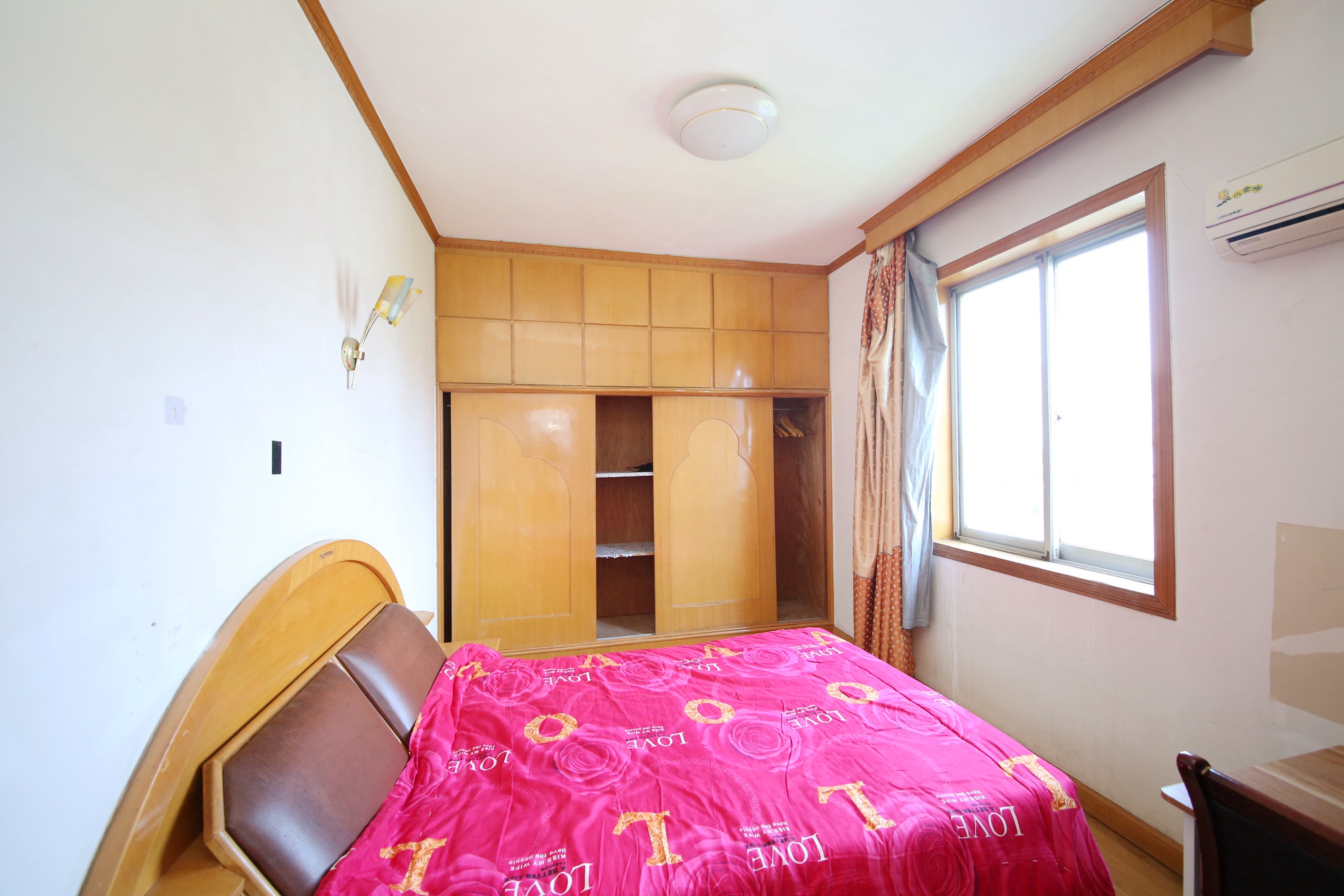 向韶村  2室2厅1卫   52.00万卧室